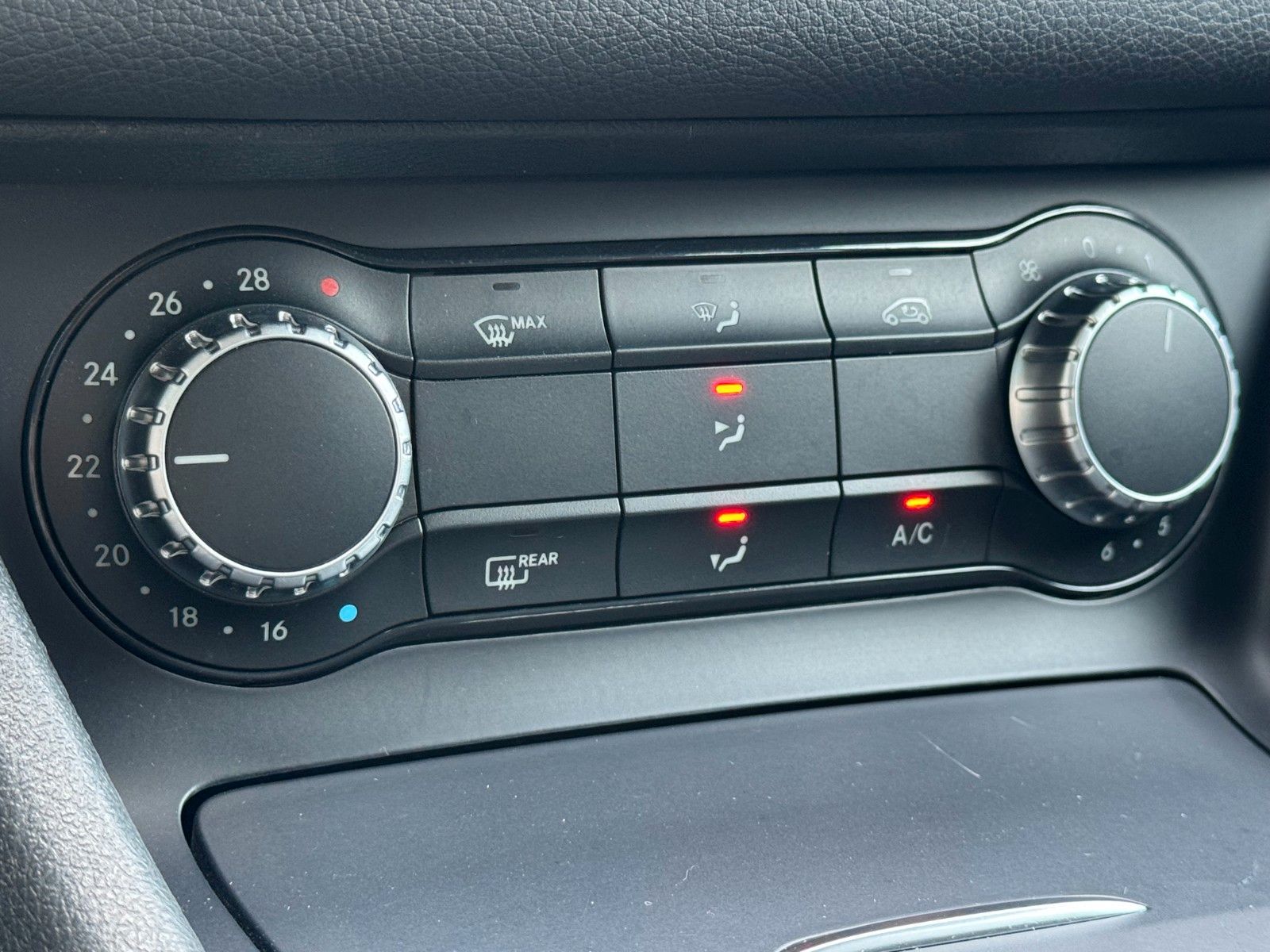 Fahrzeugabbildung Mercedes-Benz GLA 180 Urban-Score *XENON|NIGHT|NAVI|SHZ*