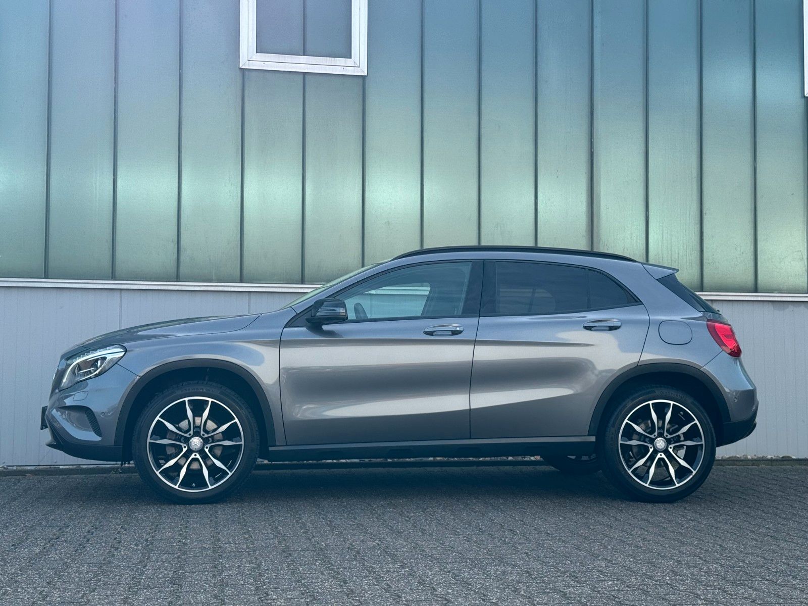 Fahrzeugabbildung Mercedes-Benz GLA 180 Urban-Score *XENON|NIGHT|NAVI|SHZ*