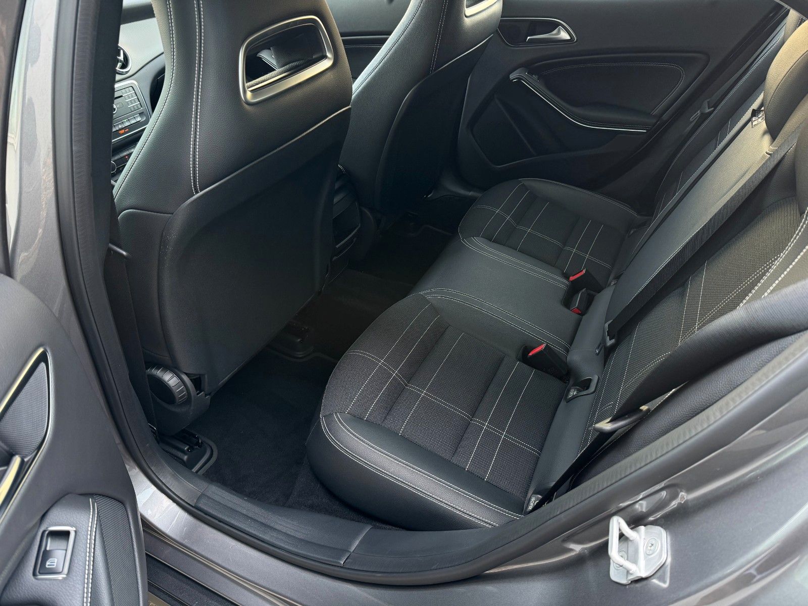 Fahrzeugabbildung Mercedes-Benz GLA 180 Urban-Score *XENON|NIGHT|NAVI|SHZ*