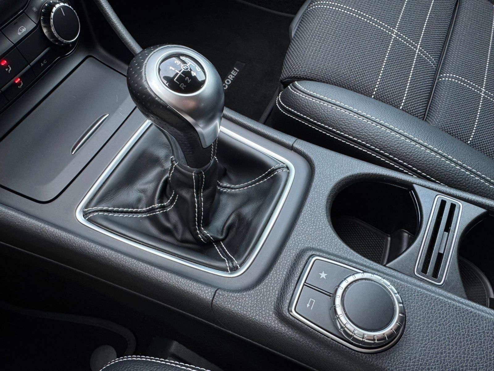 Fahrzeugabbildung Mercedes-Benz GLA 180 Urban-Score *XENON|NIGHT|NAVI|SHZ*