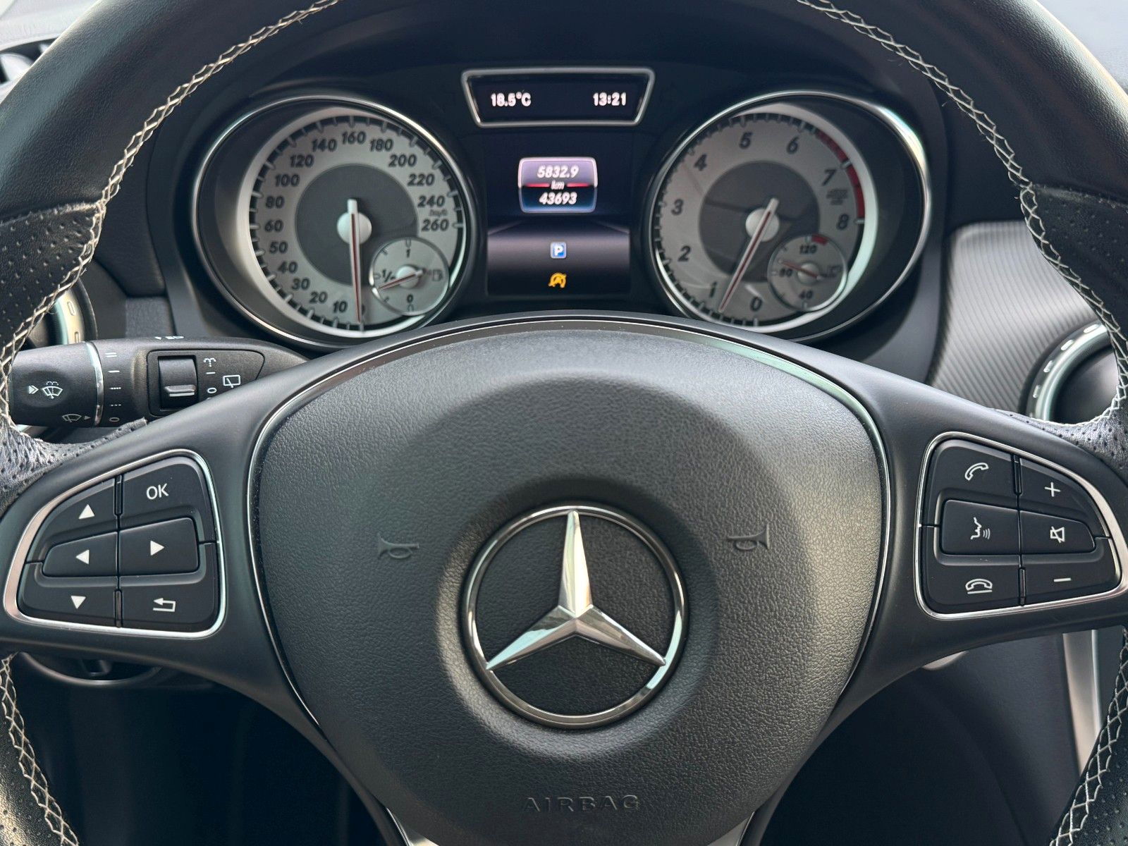 Fahrzeugabbildung Mercedes-Benz GLA 180 Urban-Score *XENON|NIGHT|NAVI|SHZ*