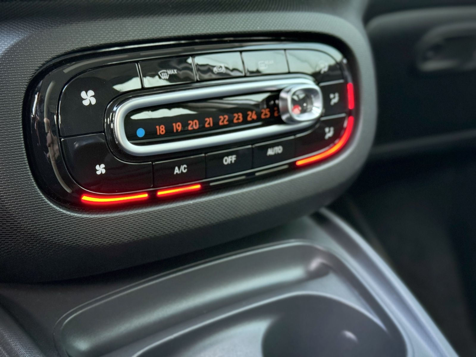 Fahrzeugabbildung Smart ForFour Passion *PDC|TEL|DAB*