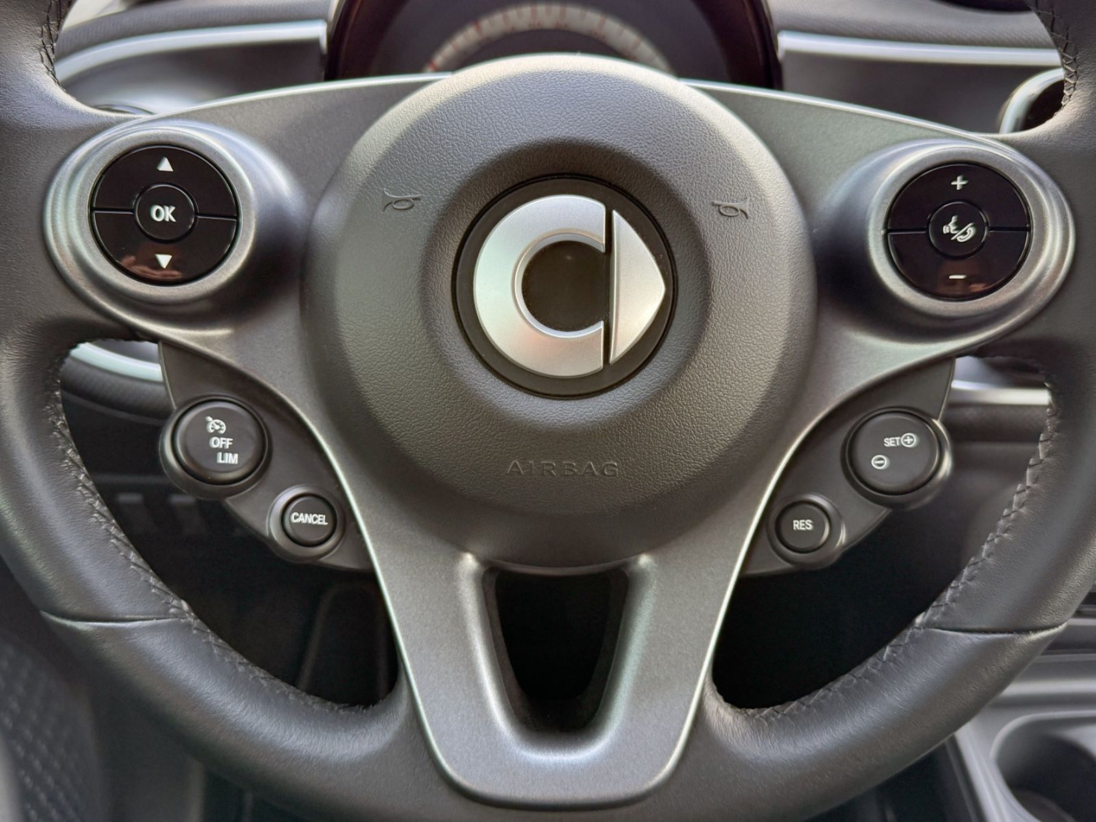 Fahrzeugabbildung Smart ForFour Passion *PDC|TEL|DAB*