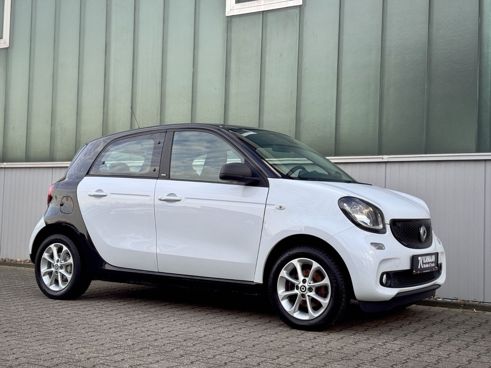 Fahrzeugabbildung Smart ForFour Passion *PDC|TEL|DAB*
