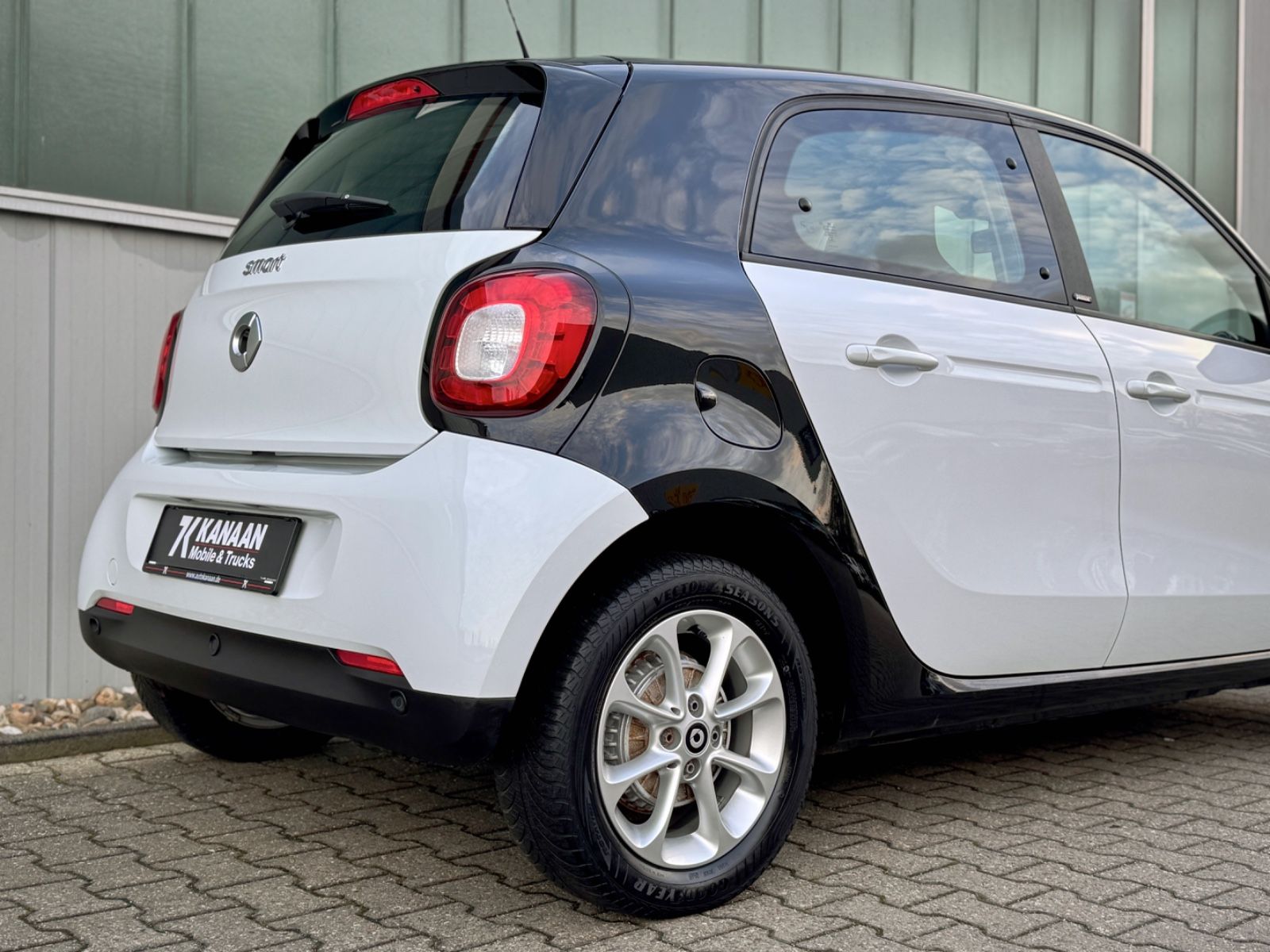 Fahrzeugabbildung Smart ForFour Passion *PDC|TEL|DAB*