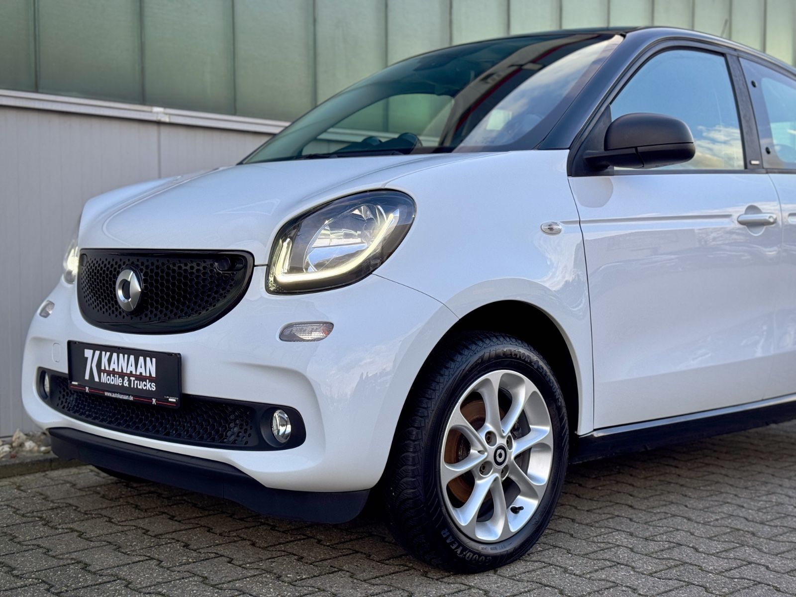 Fahrzeugabbildung Smart ForFour Passion *PDC|TEL|DAB*