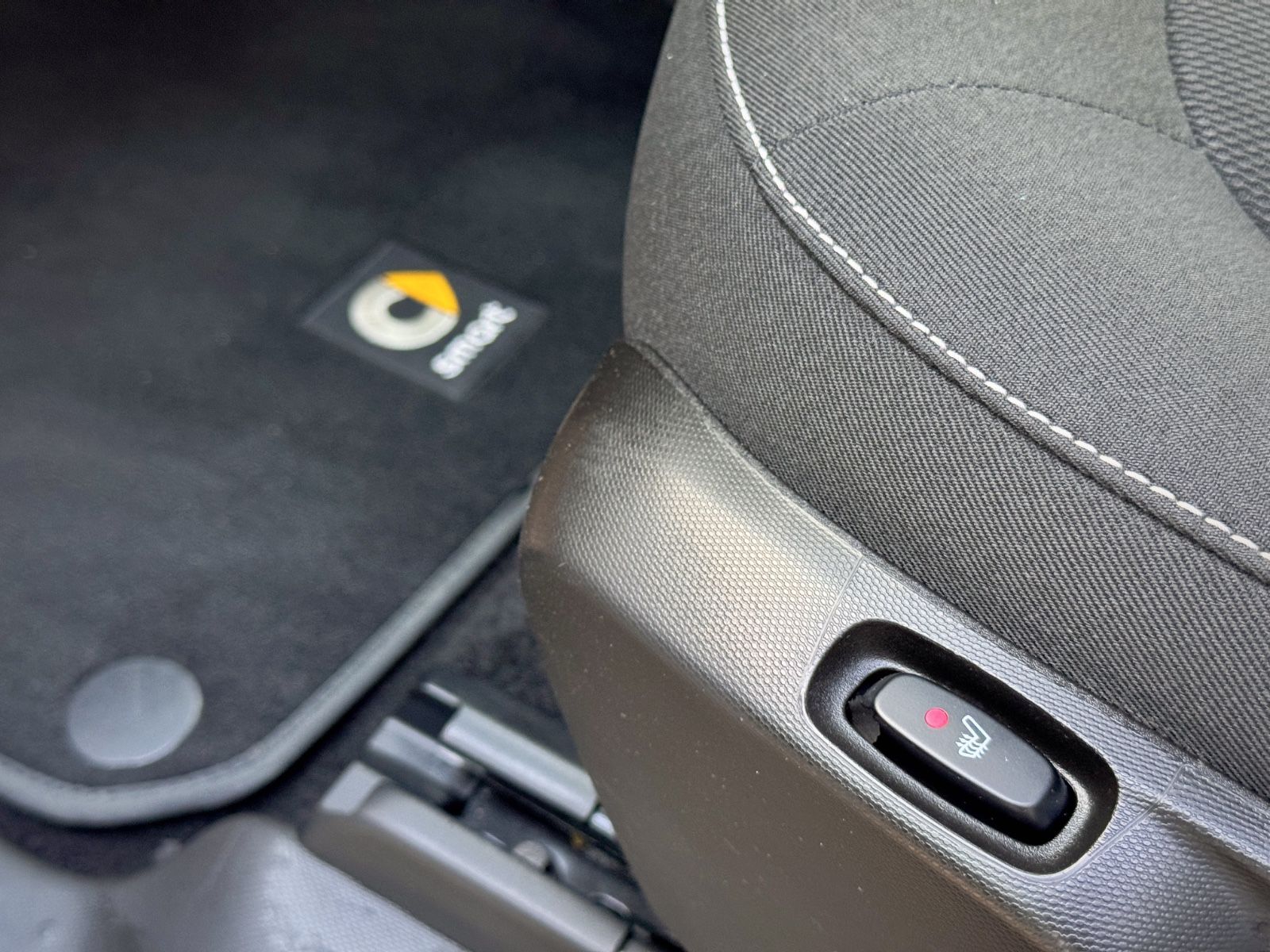 Fahrzeugabbildung Smart ForFour Passion *PDC|TEL|DAB*