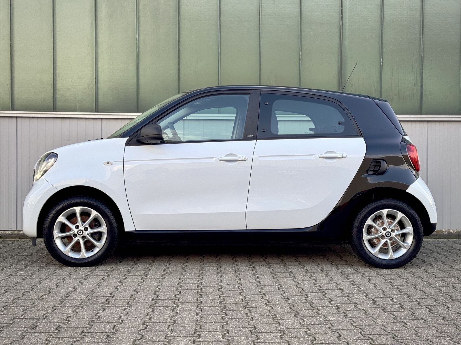 Fahrzeugabbildung Smart ForFour Passion *PDC|TEL|DAB*