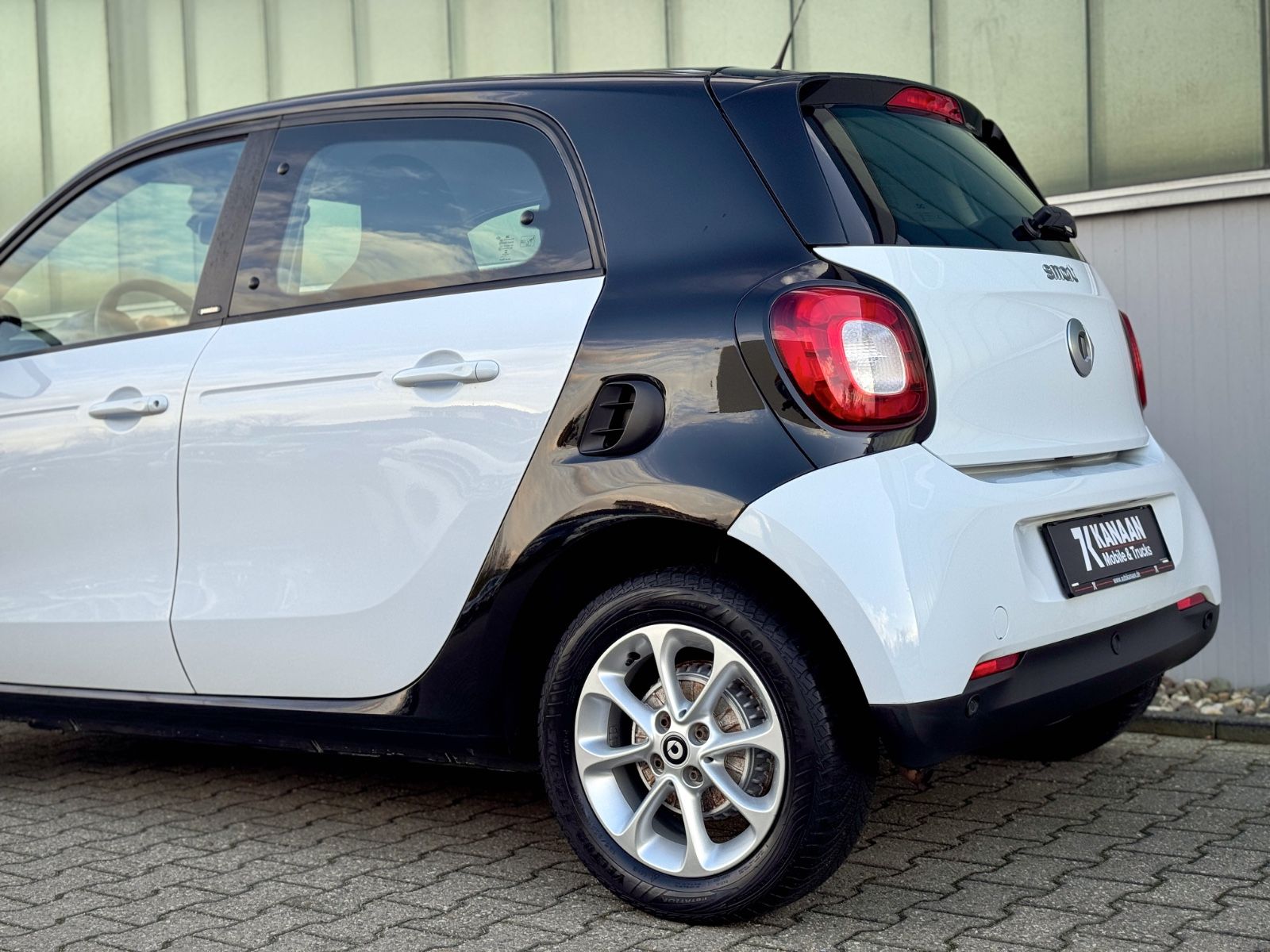 Fahrzeugabbildung Smart ForFour Passion *PDC|TEL|DAB*