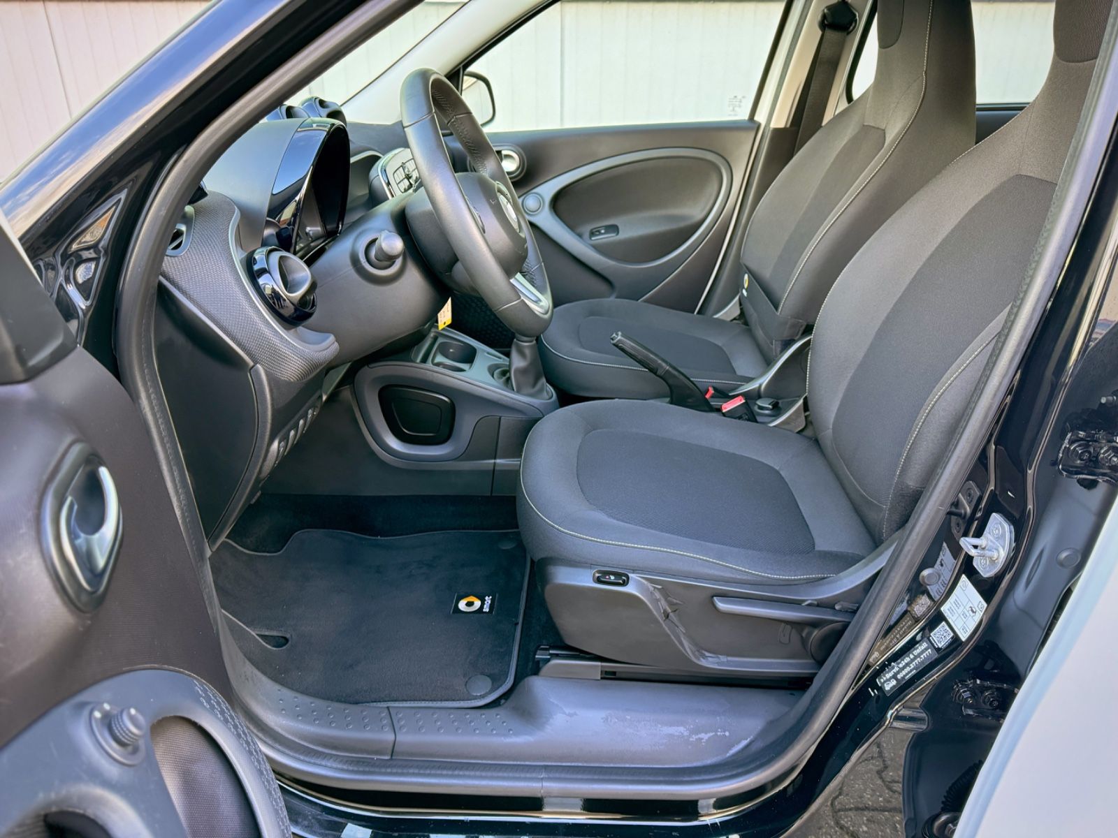 Fahrzeugabbildung Smart ForFour Passion *PDC|TEL|DAB*