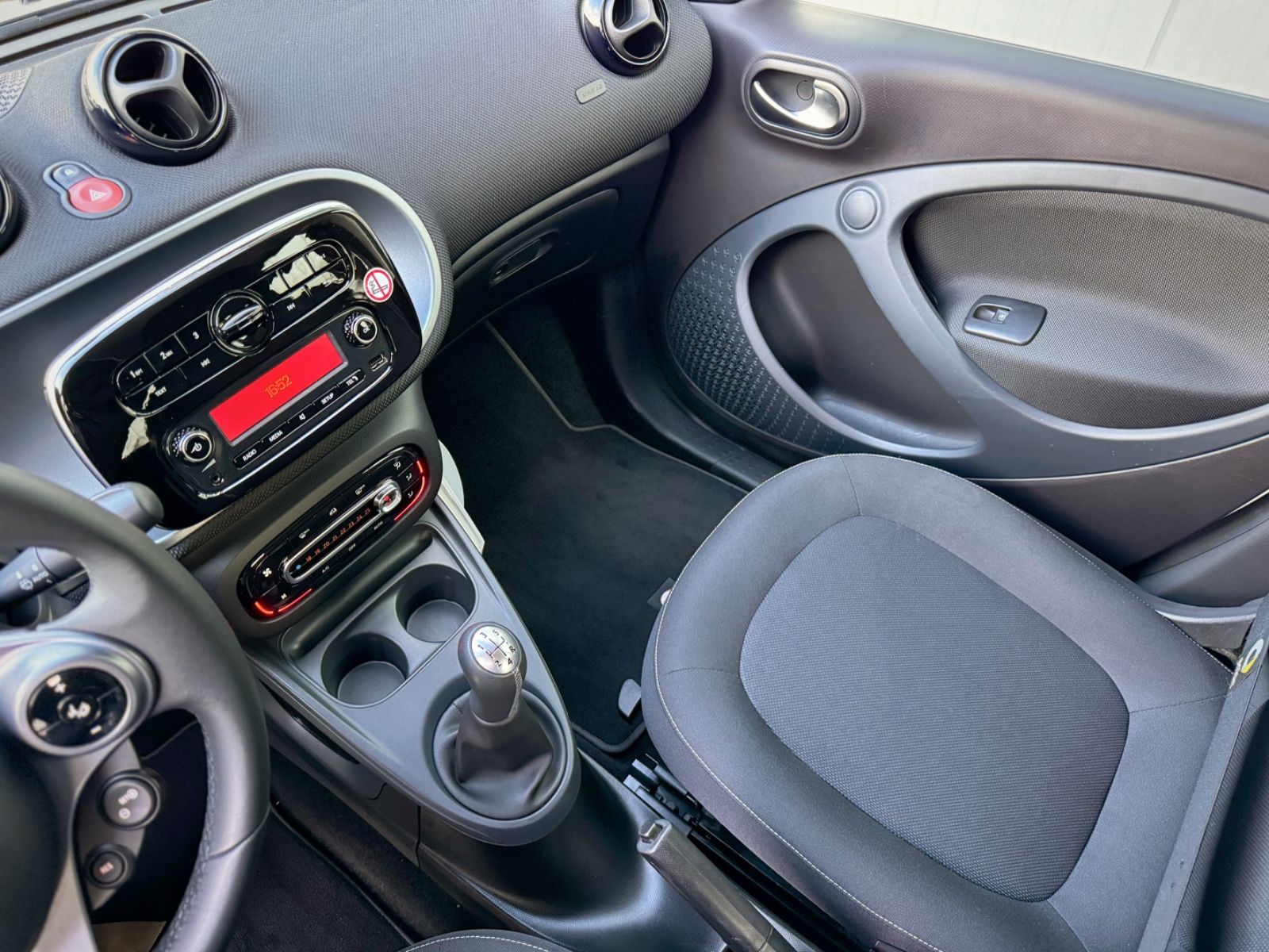 Fahrzeugabbildung Smart ForFour Passion *PDC|TEL|DAB*