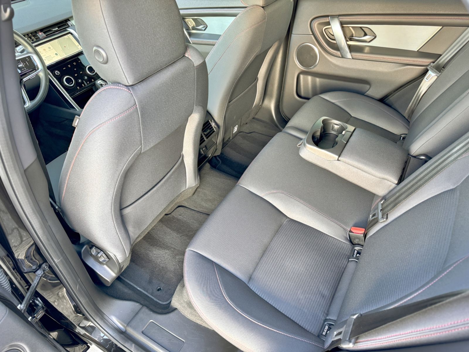 Fahrzeugabbildung Land Rover Discovery Sport D165 AWD R-Dynamic*STANDHEIZUNG*