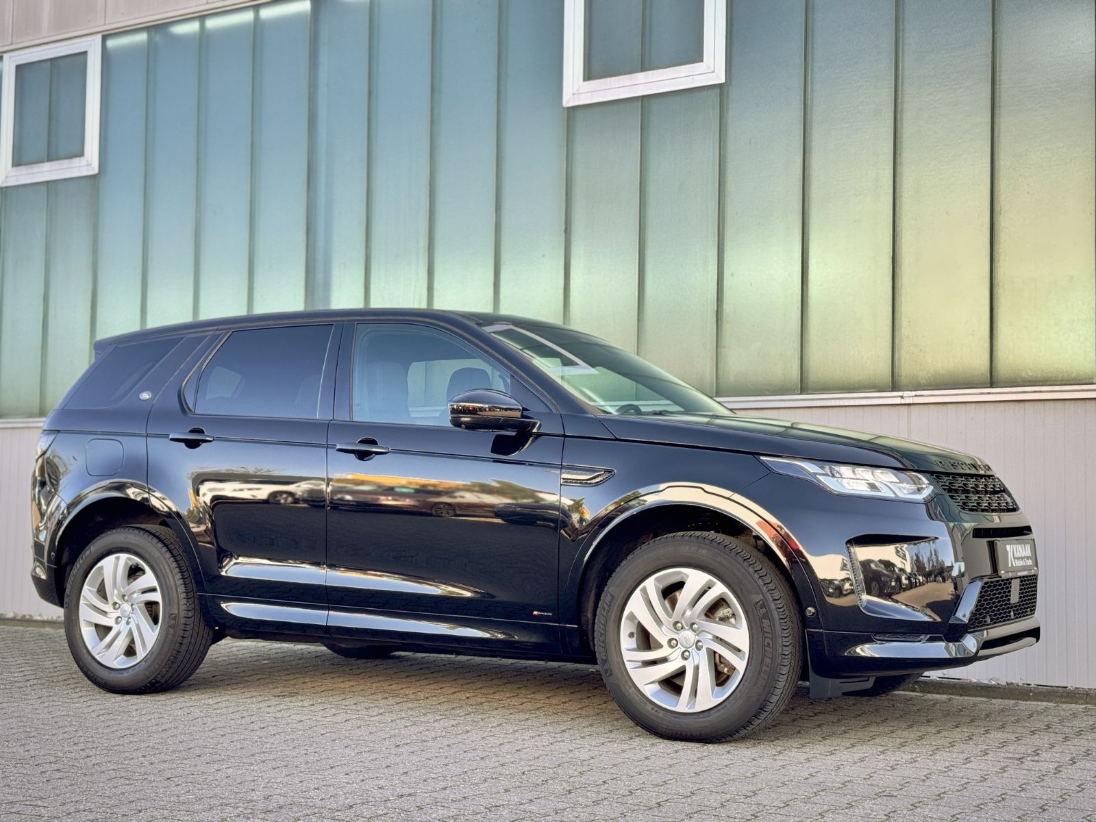 Fahrzeugabbildung Land Rover Discovery Sport D165 AWD R-Dynamic*STANDHEIZUNG*