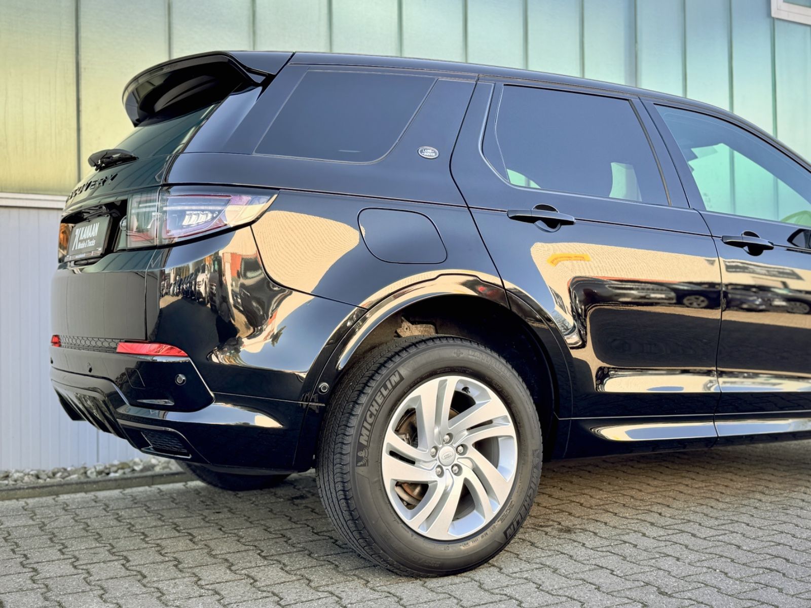 Fahrzeugabbildung Land Rover Discovery Sport D165 AWD R-Dynamic*STANDHEIZUNG*
