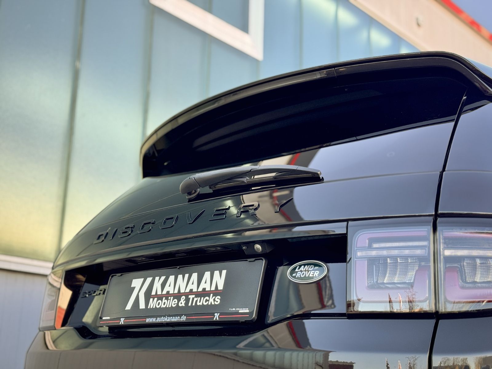 Fahrzeugabbildung Land Rover Discovery Sport D165 AWD R-Dynamic*STANDHEIZUNG*