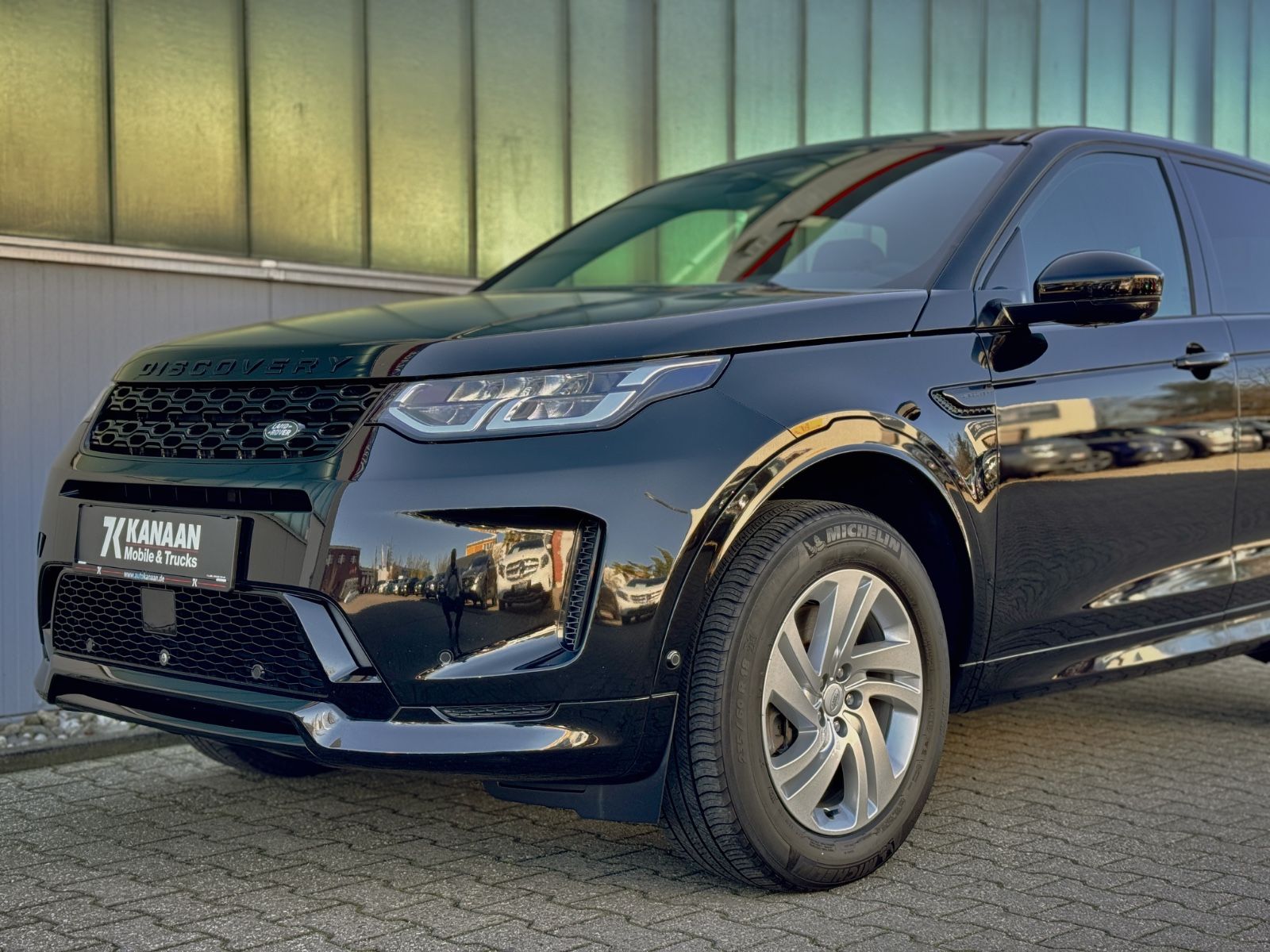 Fahrzeugabbildung Land Rover Discovery Sport D165 AWD R-Dynamic*STANDHEIZUNG*