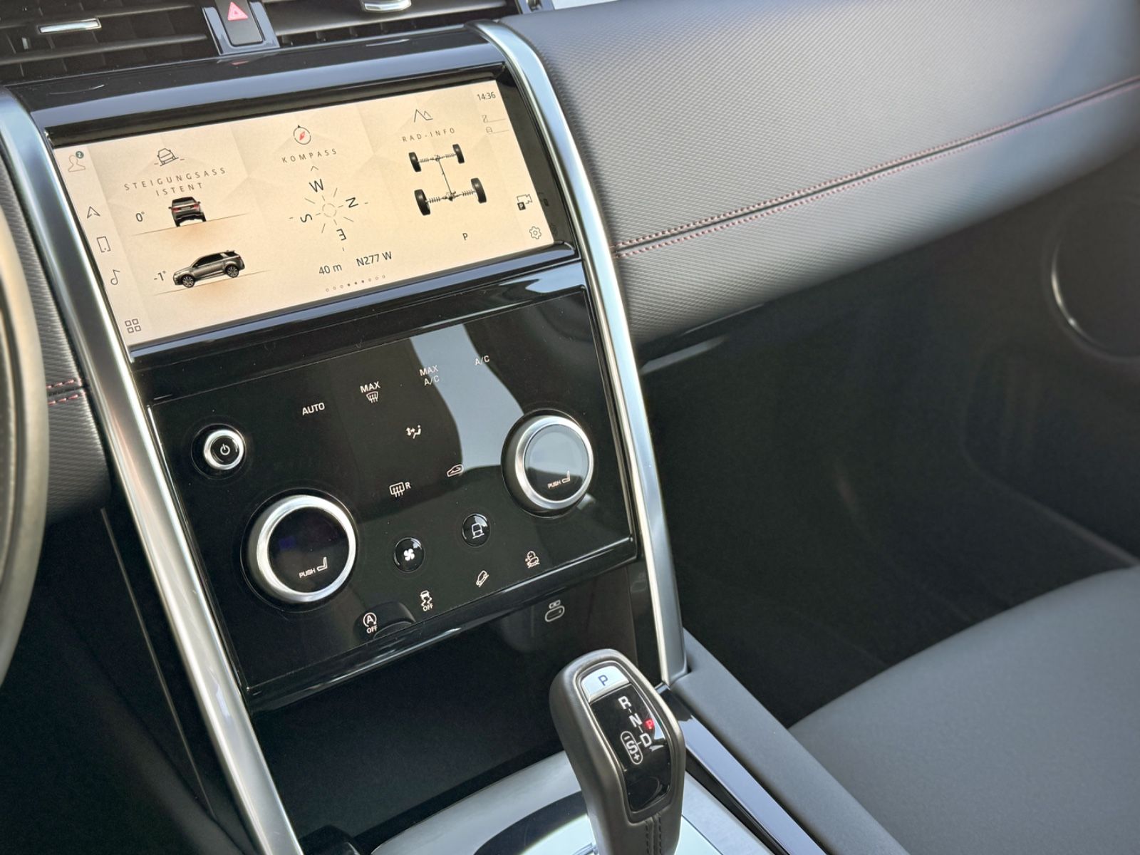 Fahrzeugabbildung Land Rover Discovery Sport D165 AWD R-Dynamic*STANDHEIZUNG*