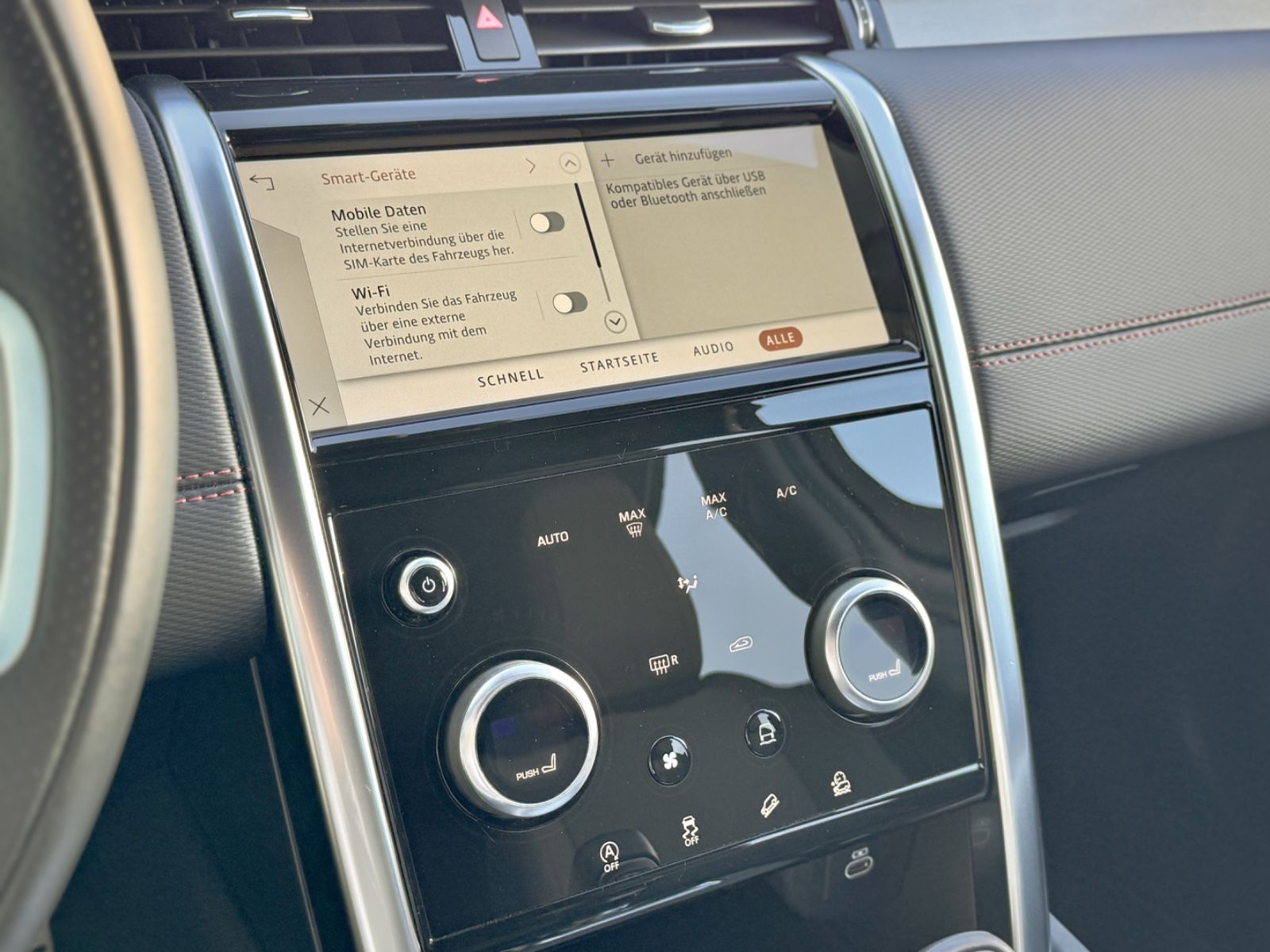 Fahrzeugabbildung Land Rover Discovery Sport D165 AWD R-Dynamic*STANDHEIZUNG*