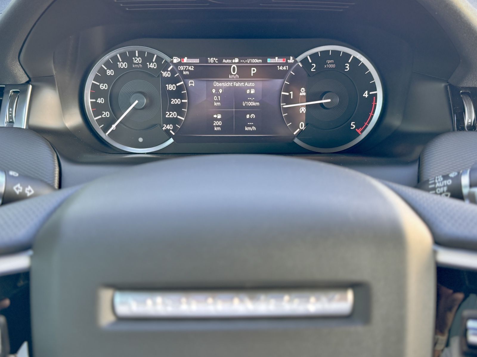 Fahrzeugabbildung Land Rover Discovery Sport D165 AWD R-Dynamic*STANDHEIZUNG*