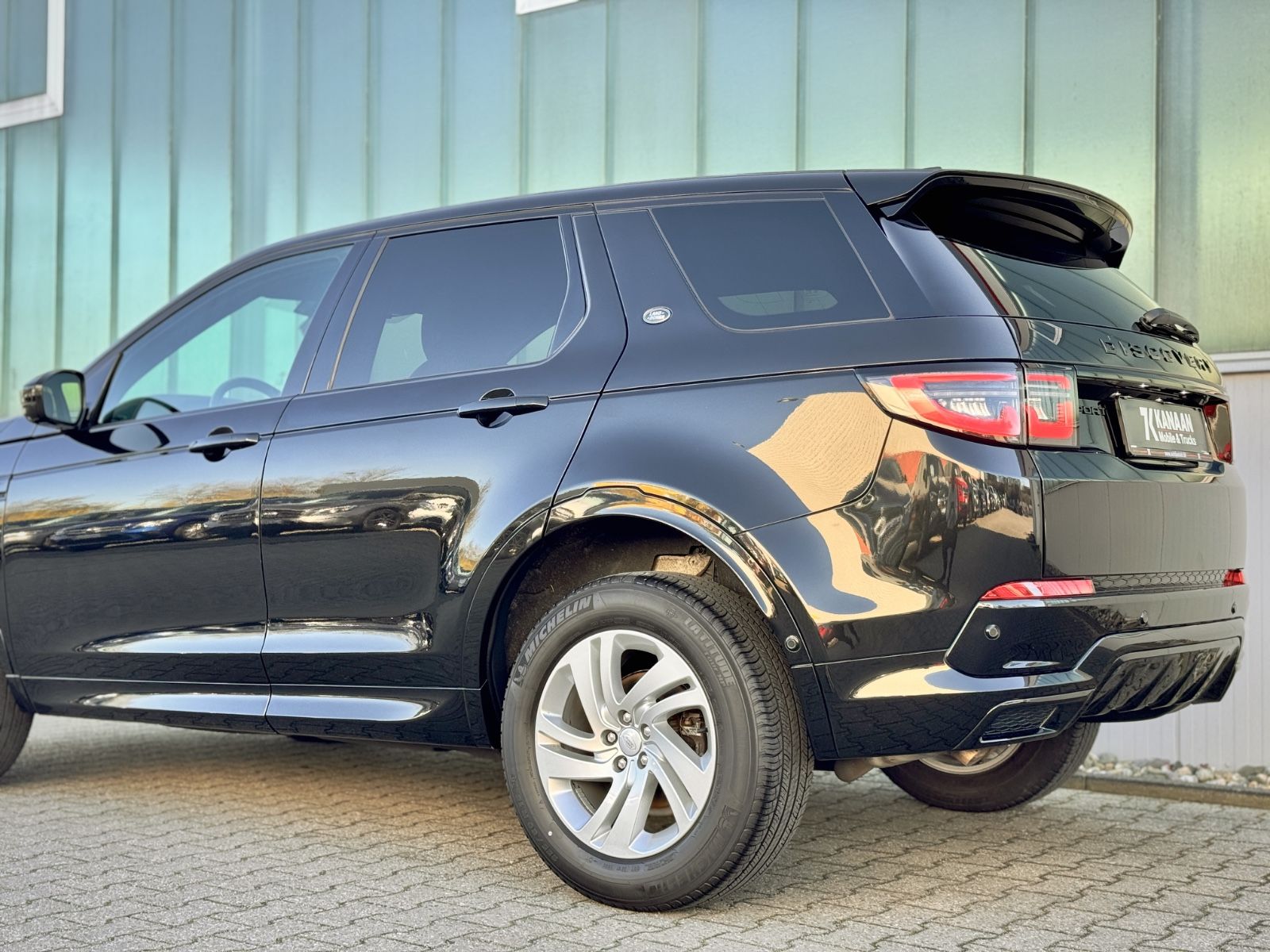 Fahrzeugabbildung Land Rover Discovery Sport D165 AWD R-Dynamic*STANDHEIZUNG*