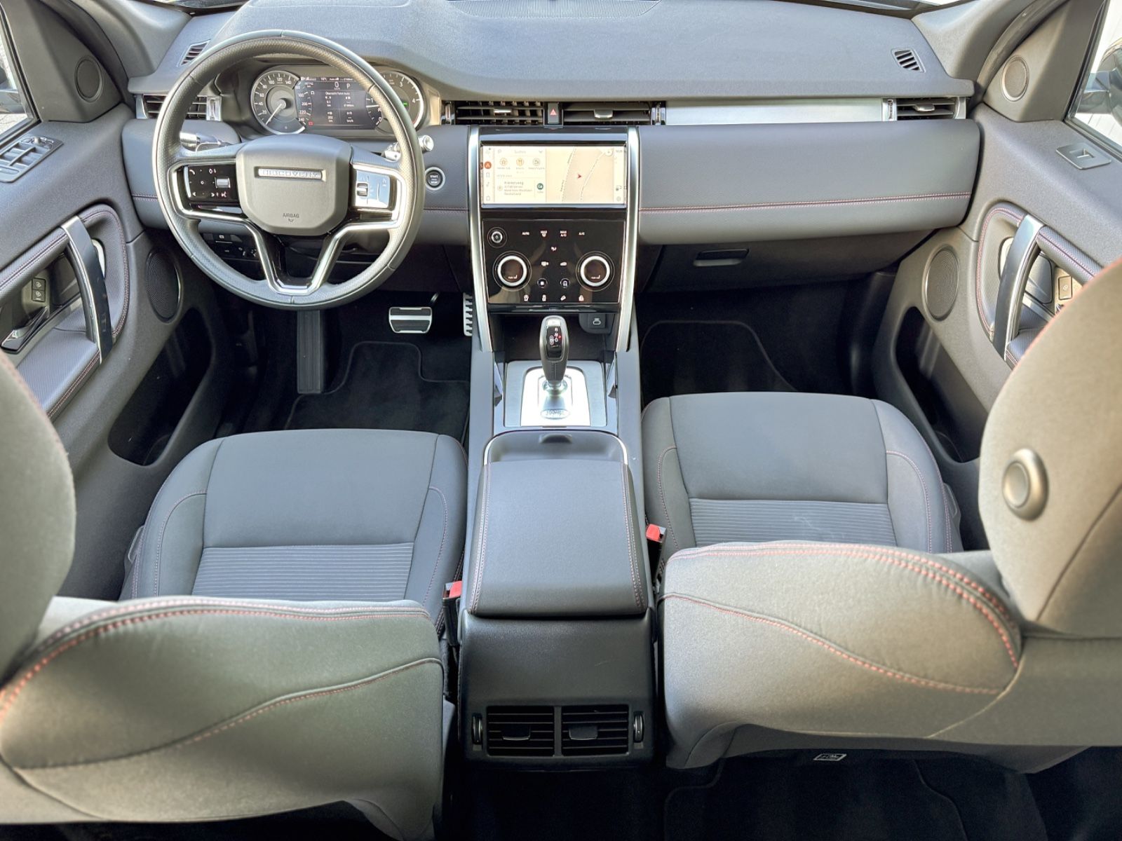 Fahrzeugabbildung Land Rover Discovery Sport D165 AWD R-Dynamic*STANDHEIZUNG*