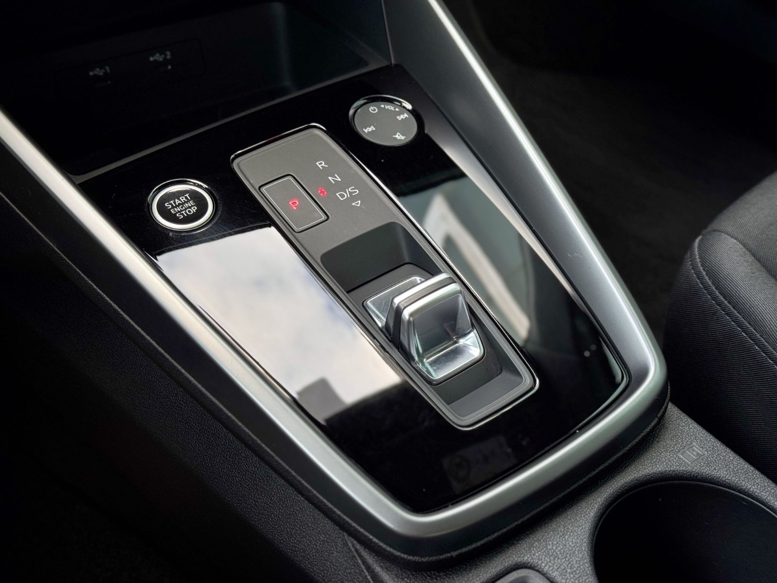 Fahrzeugabbildung Audi A3 Sportback 40 1.4TFSI e Advanced*NAVI|CARPLAY*