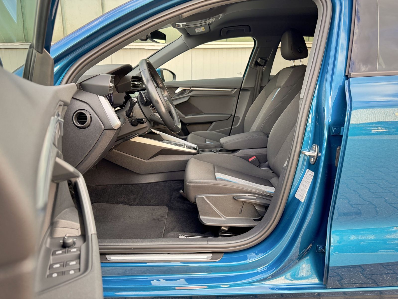 Fahrzeugabbildung Audi A3 Sportback 40 1.4TFSI e Advanced*NAVI|CARPLAY*