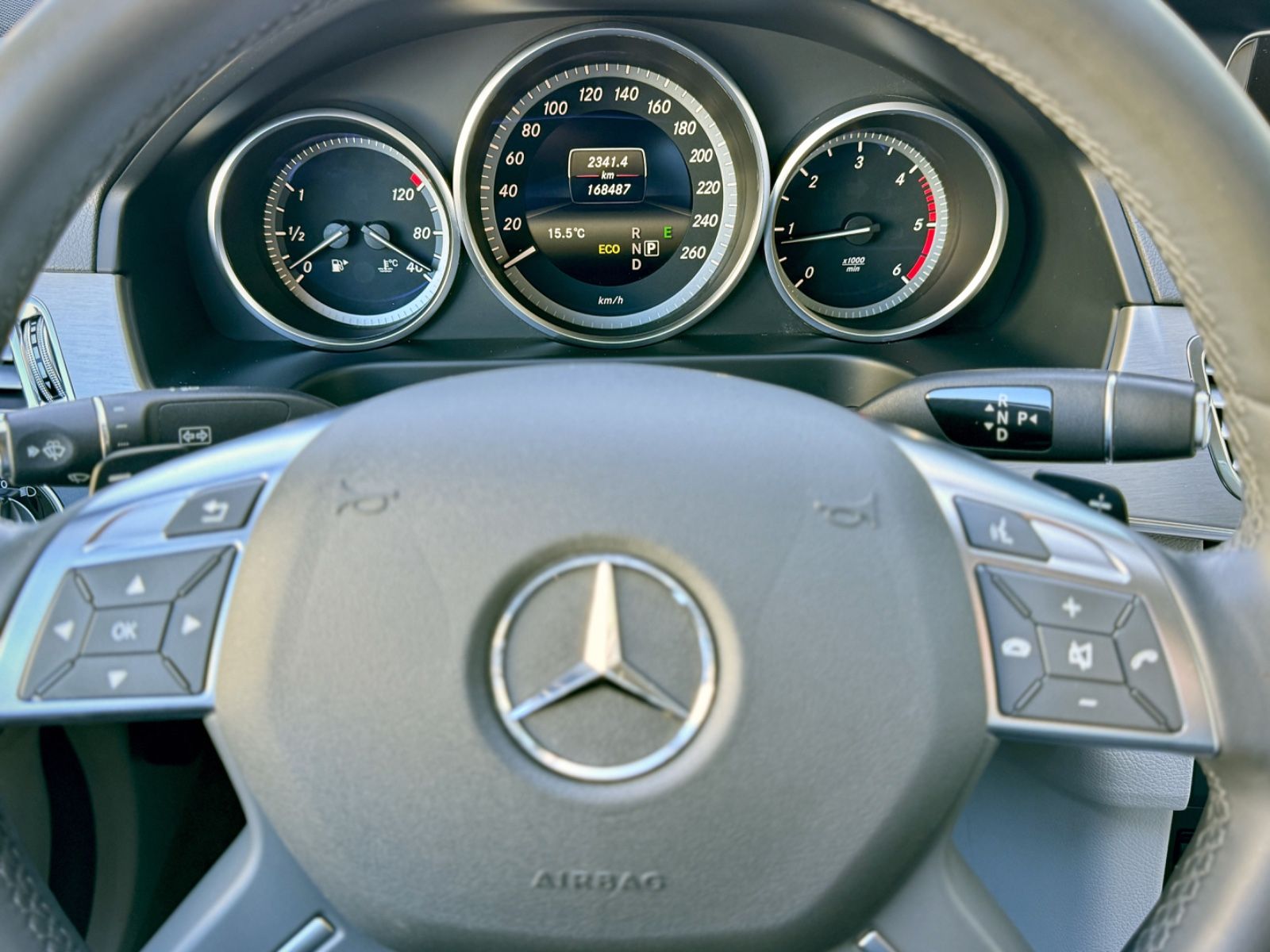 Fahrzeugabbildung Mercedes-Benz E 220d 9G-Tronic BlueTec *1.HAND|LEDER|CAM|NAVI*