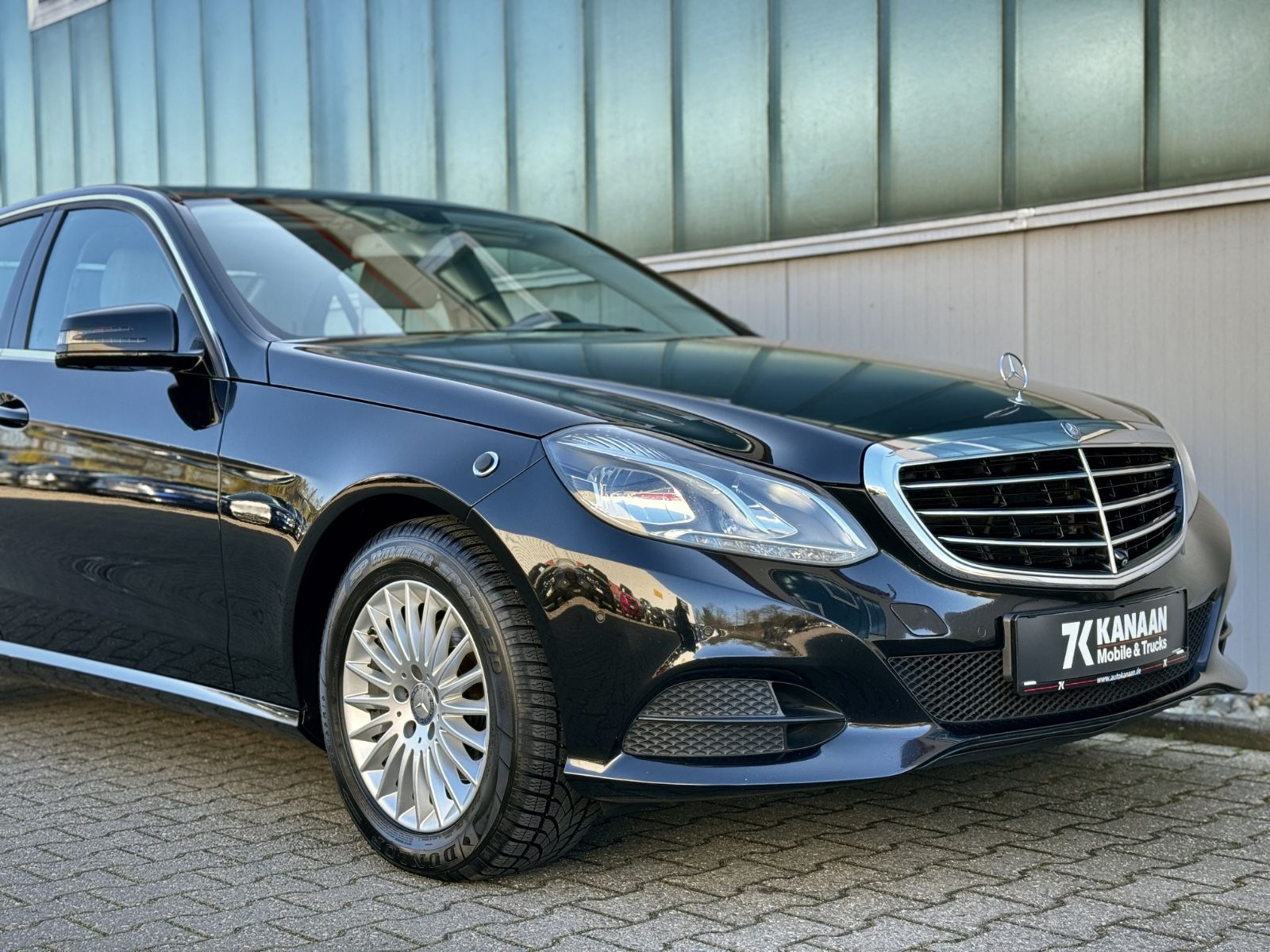 Fahrzeugabbildung Mercedes-Benz E 220d 9G-Tronic BlueTec *1.HAND|LEDER|CAM|NAVI*