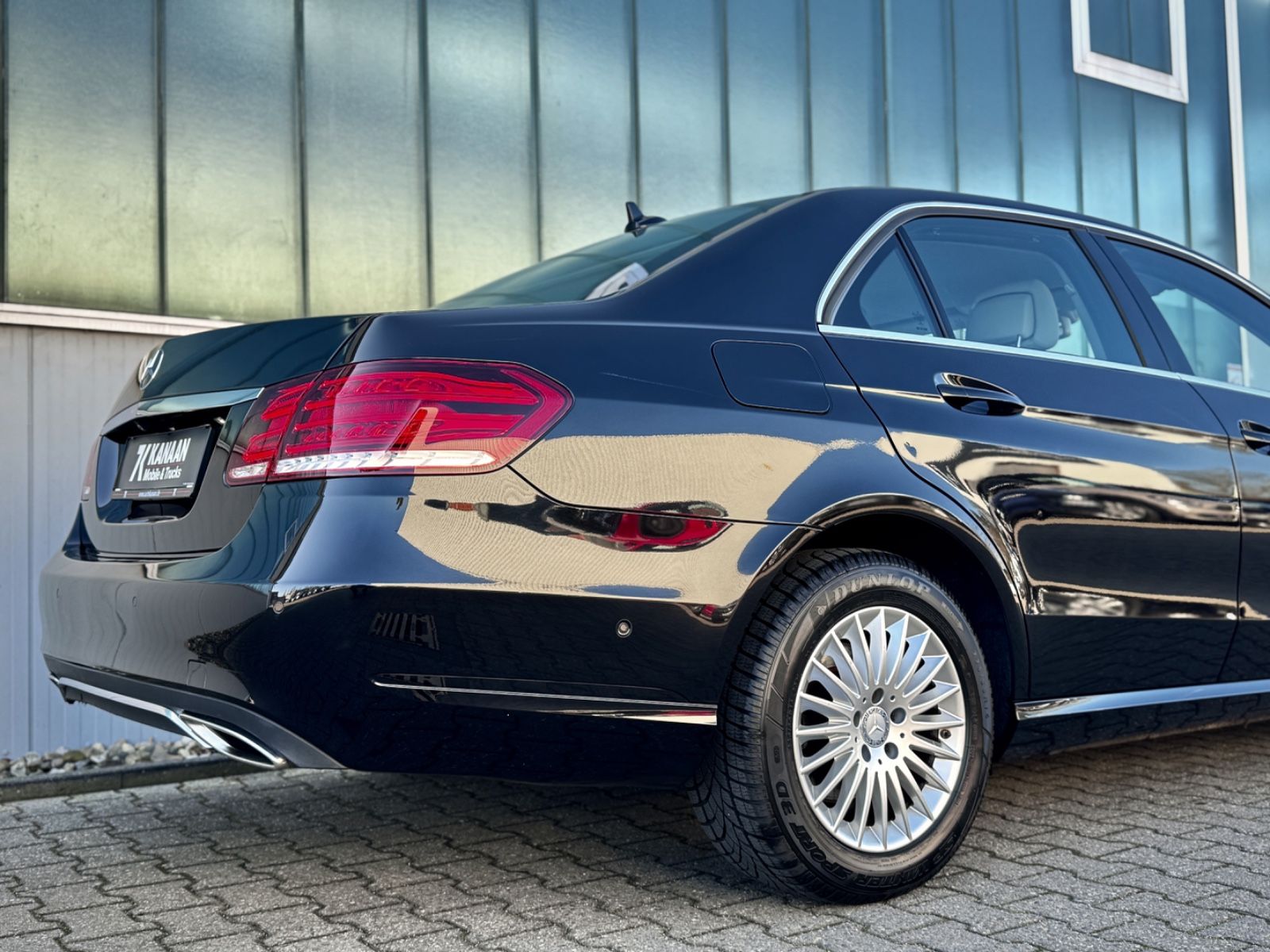 Fahrzeugabbildung Mercedes-Benz E 220d 9G-Tronic BlueTec *1.HAND|LEDER|CAM|NAVI*