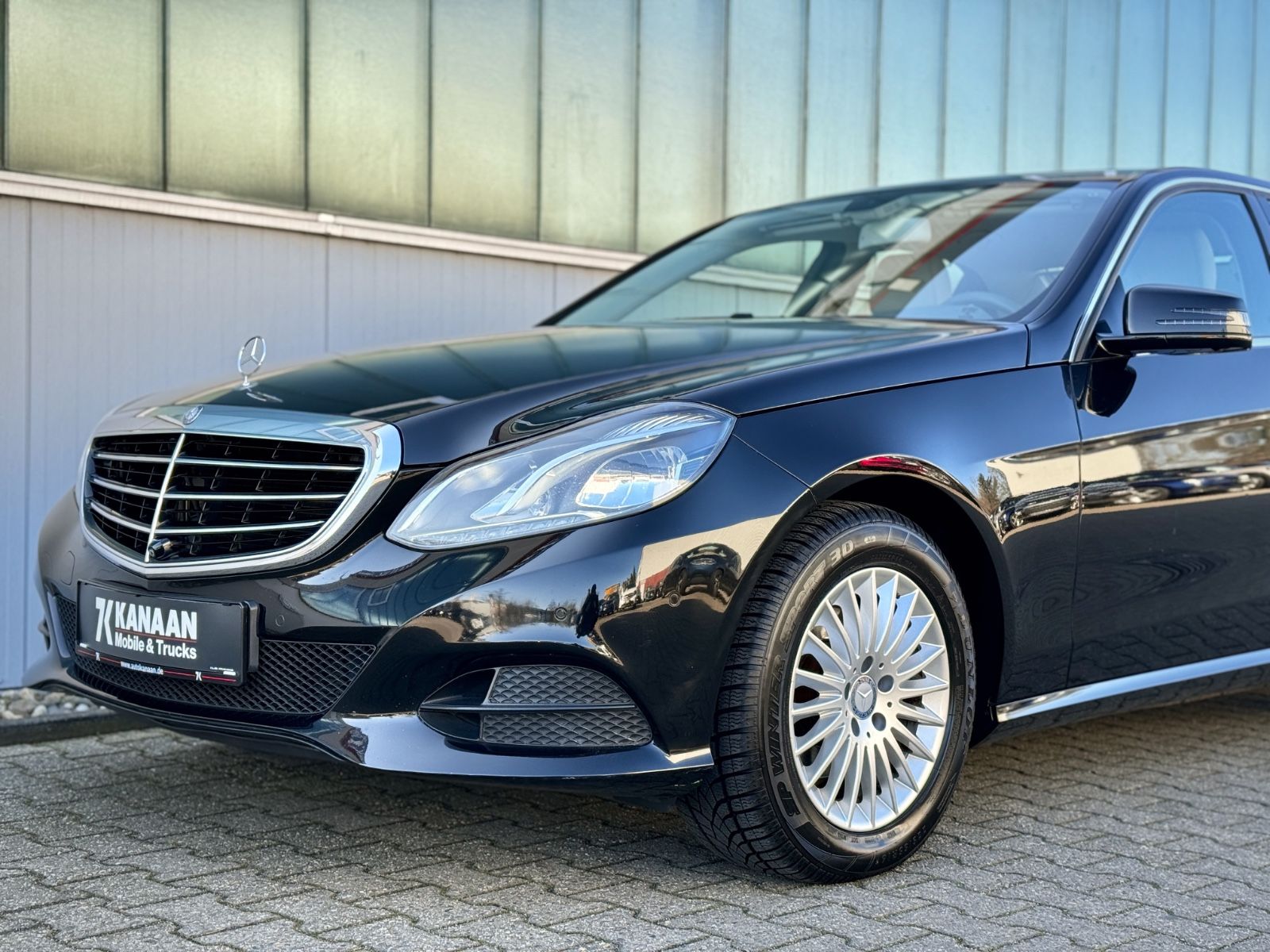 Fahrzeugabbildung Mercedes-Benz E 220d 9G-Tronic BlueTec *1.HAND|LEDER|CAM|NAVI*