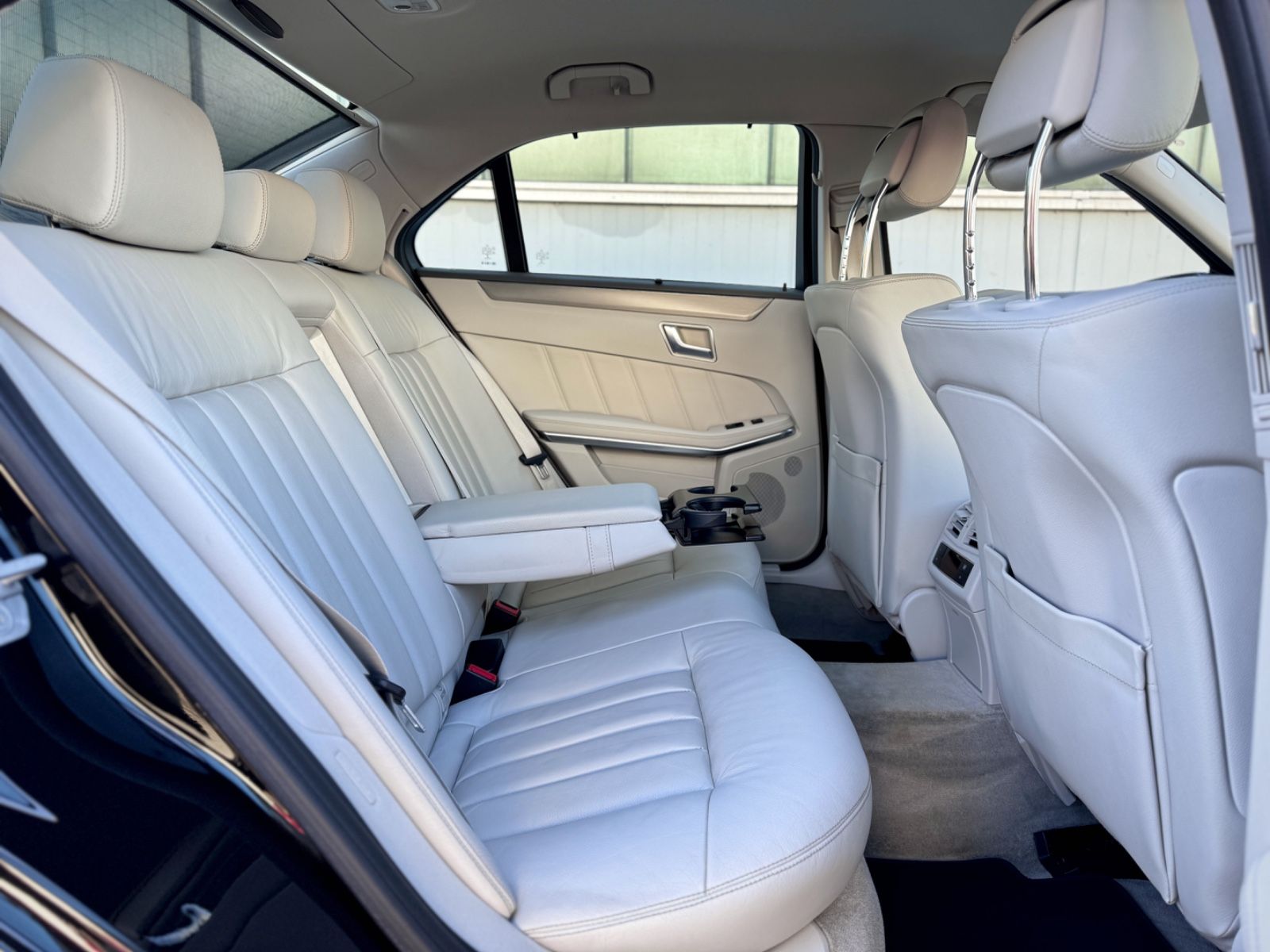 Fahrzeugabbildung Mercedes-Benz E 220d 9G-Tronic BlueTec *1.HAND|LEDER|CAM|NAVI*