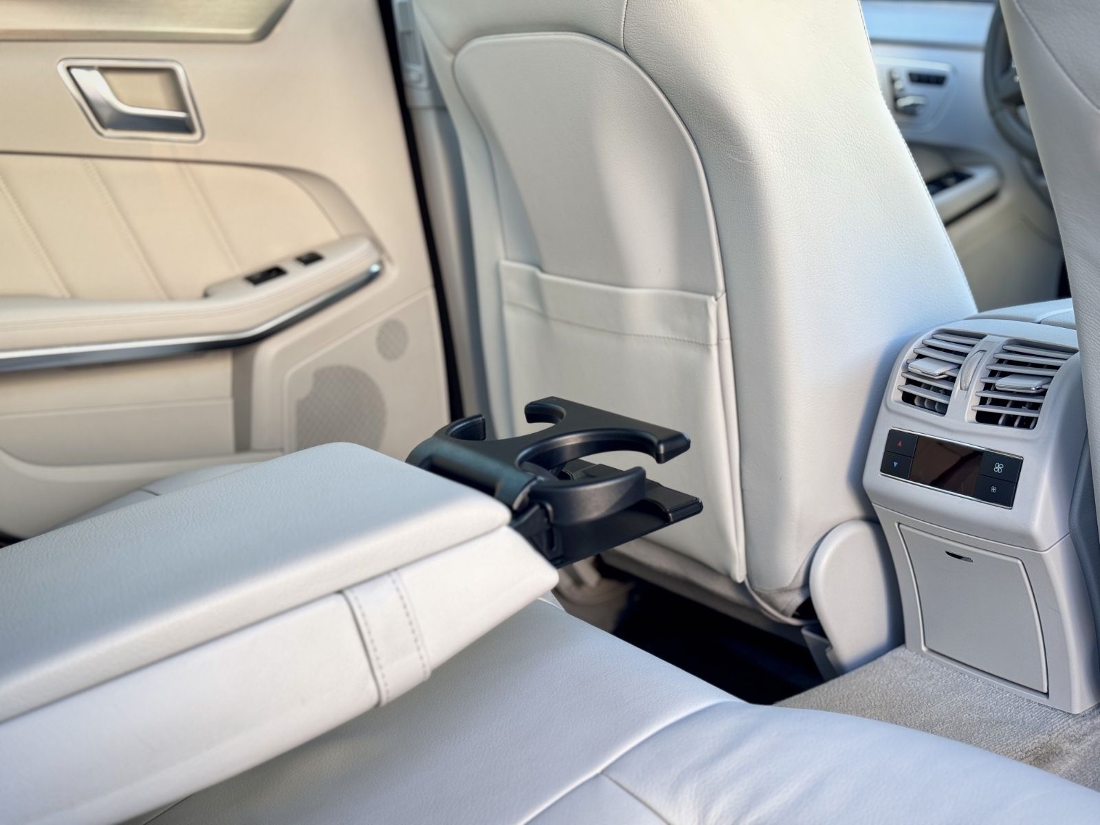 Fahrzeugabbildung Mercedes-Benz E 220d 9G-Tronic BlueTec *1.HAND|LEDER|CAM|NAVI*