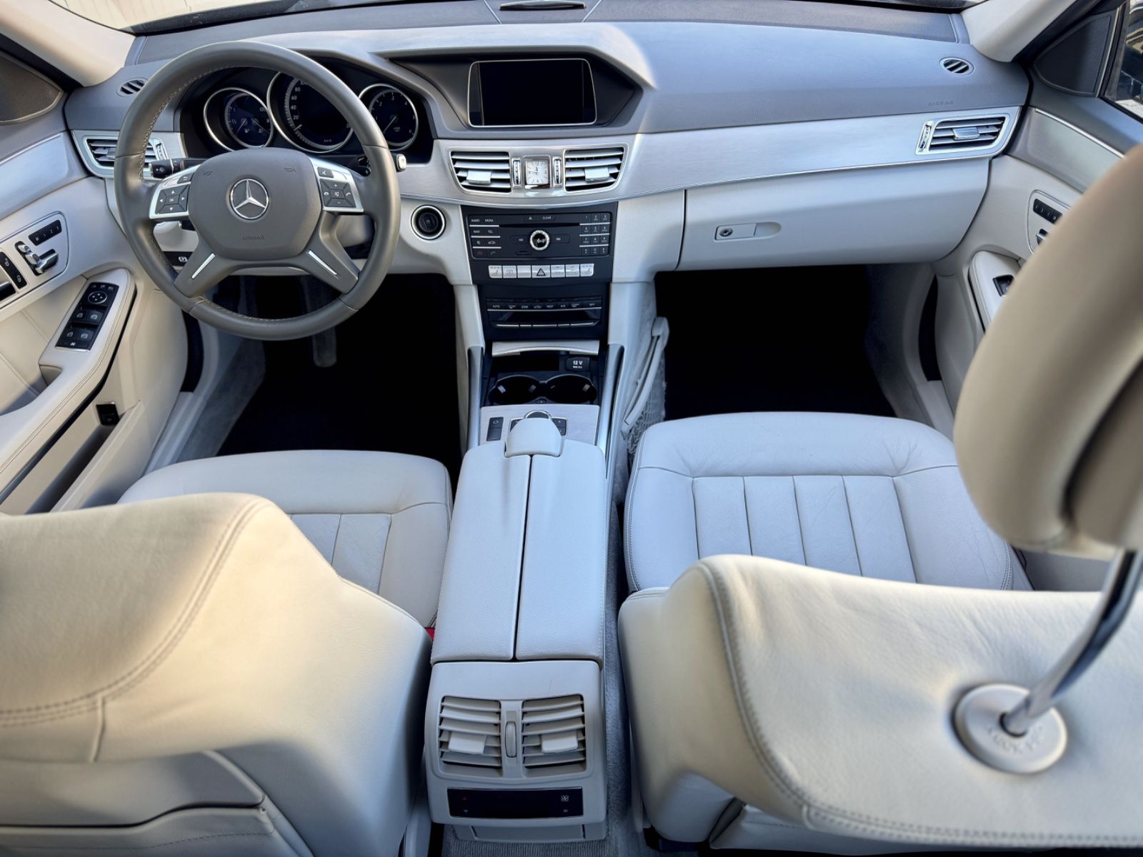 Fahrzeugabbildung Mercedes-Benz E 220d 9G-Tronic BlueTec *1.HAND|LEDER|CAM|NAVI*