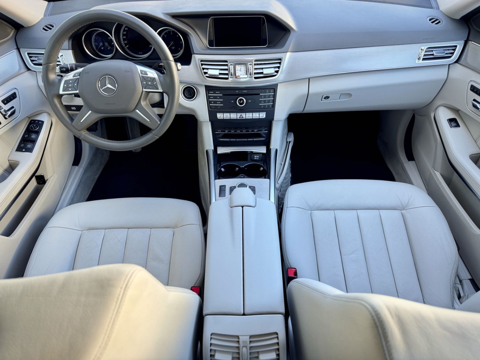 Fahrzeugabbildung Mercedes-Benz E 220d 9G-Tronic BlueTec *1.HAND|LEDER|CAM|NAVI*