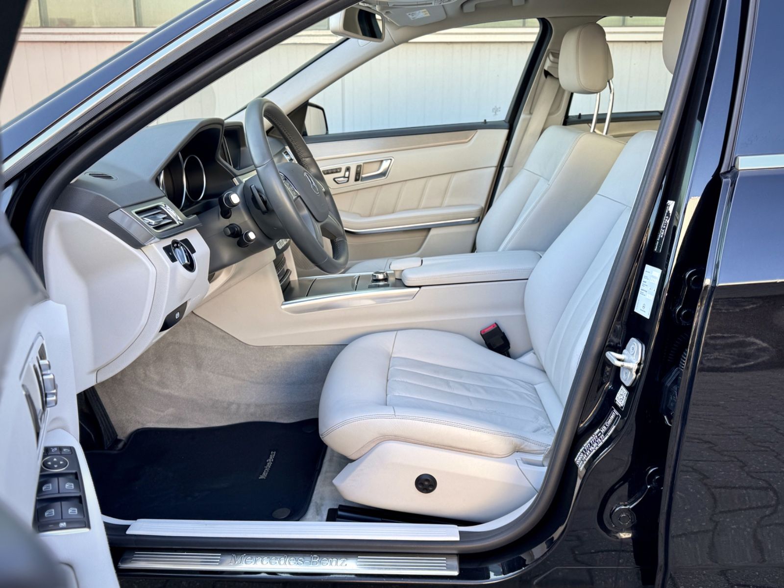 Fahrzeugabbildung Mercedes-Benz E 220d 9G-Tronic BlueTec *1.HAND|LEDER|CAM|NAVI*