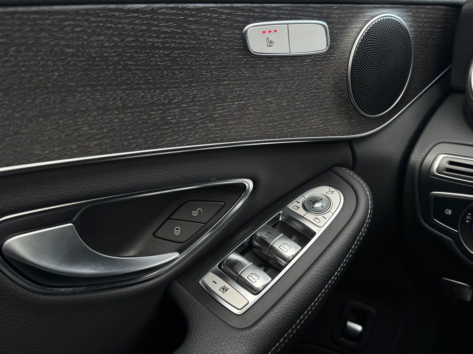 Fahrzeugabbildung Mercedes-Benz C 180 Avantgade Business*STANDHEIZUNG|NAVI|PANO*