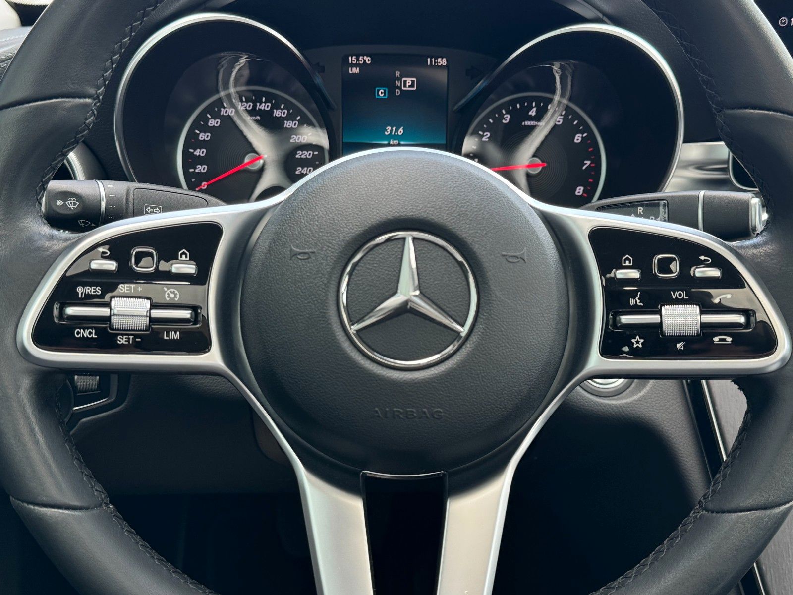 Fahrzeugabbildung Mercedes-Benz C 180 Avantgade Business*STANDHEIZUNG|NAVI|PANO*