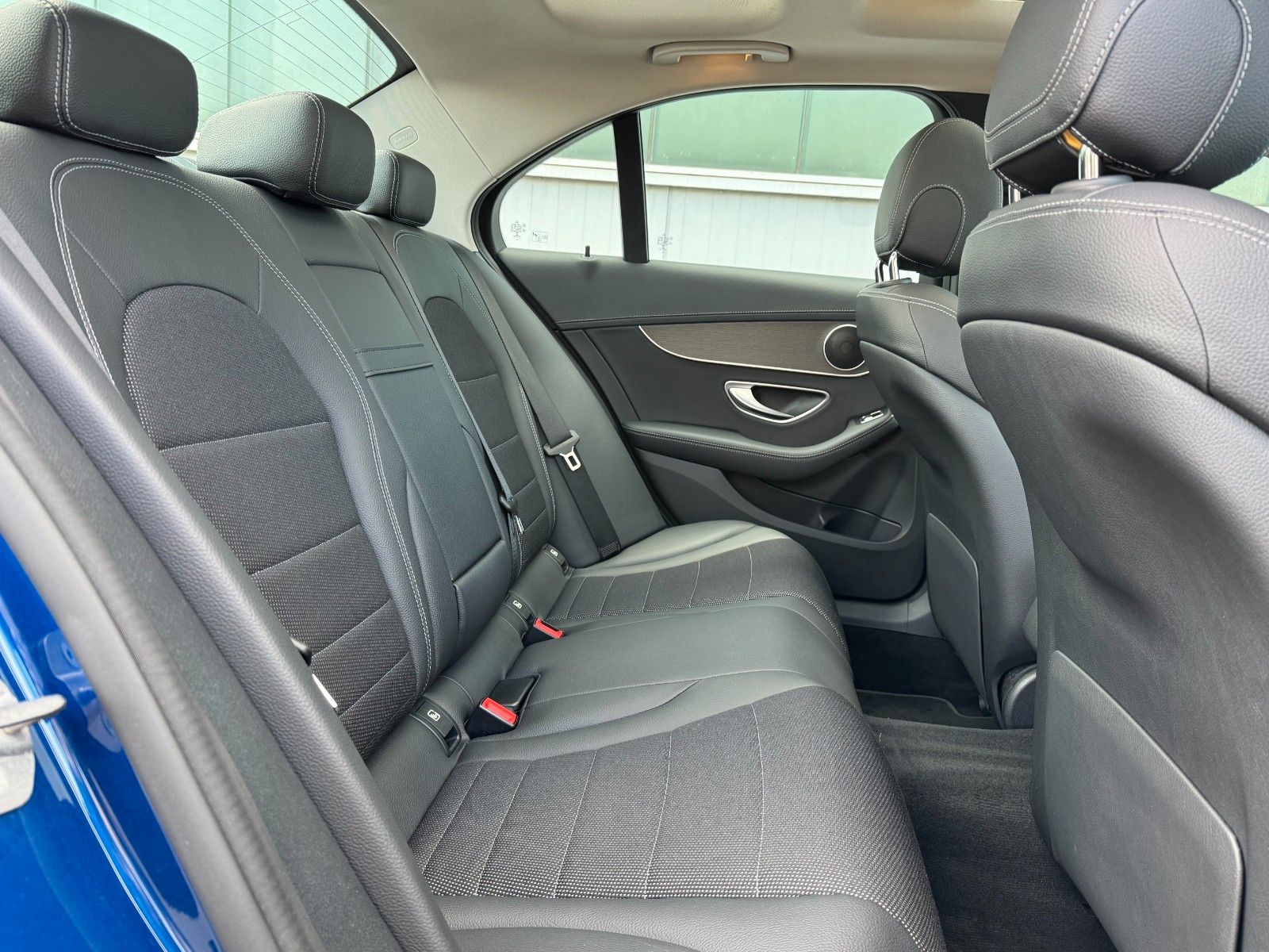 Fahrzeugabbildung Mercedes-Benz C 180 Avantgade Business*STANDHEIZUNG|NAVI|PANO*