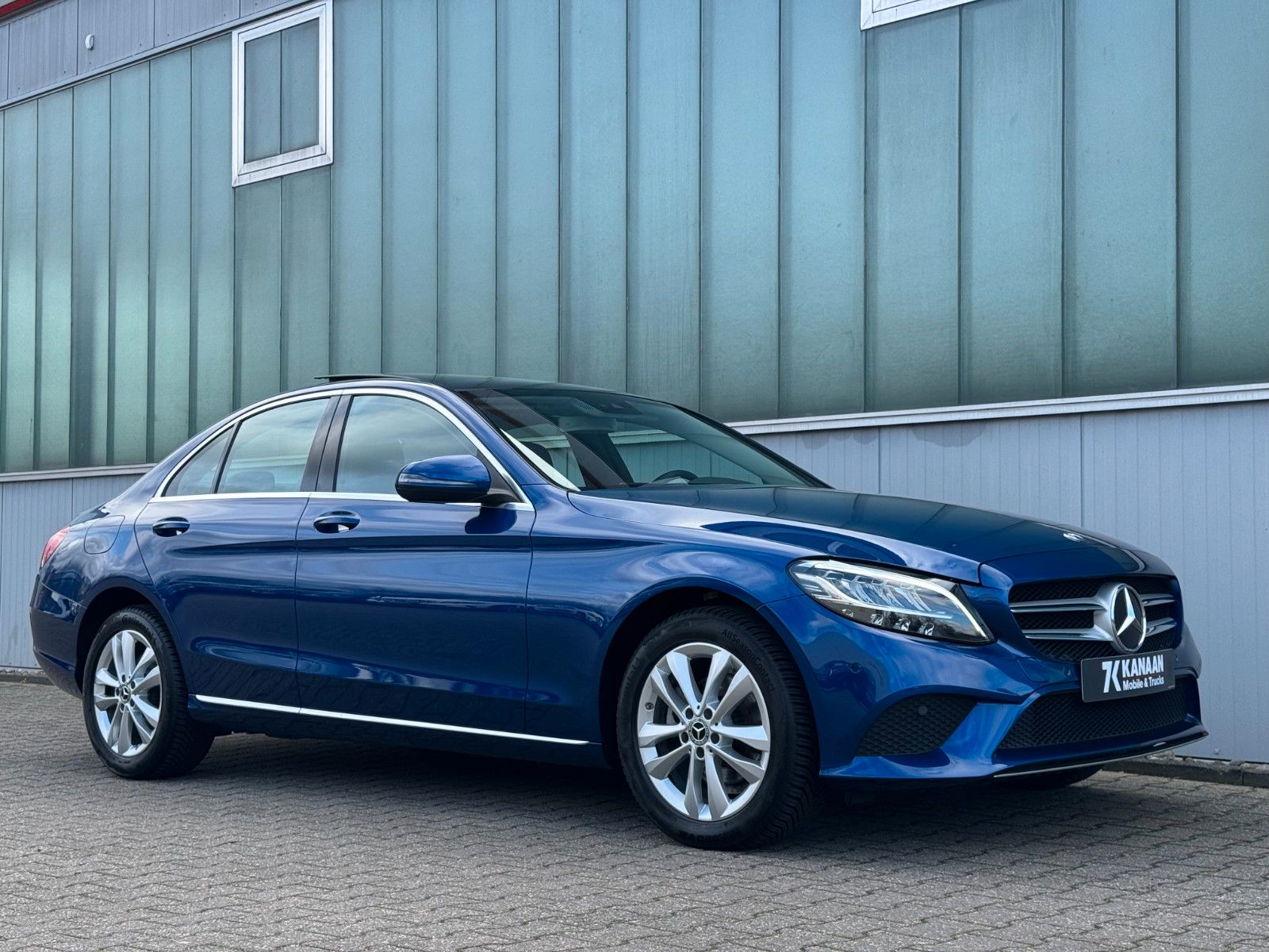 Fahrzeugabbildung Mercedes-Benz C 180 Avantgade Business*STANDHEIZUNG|NAVI|PANO*