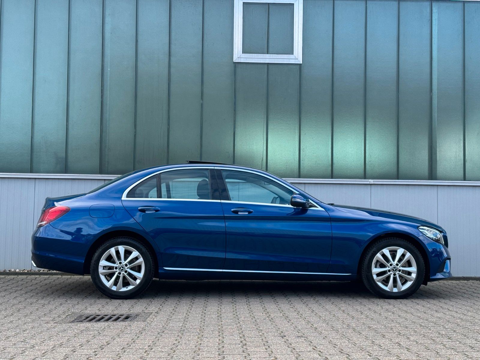 Fahrzeugabbildung Mercedes-Benz C 180 Avantgade Business*STANDHEIZUNG|NAVI|PANO*