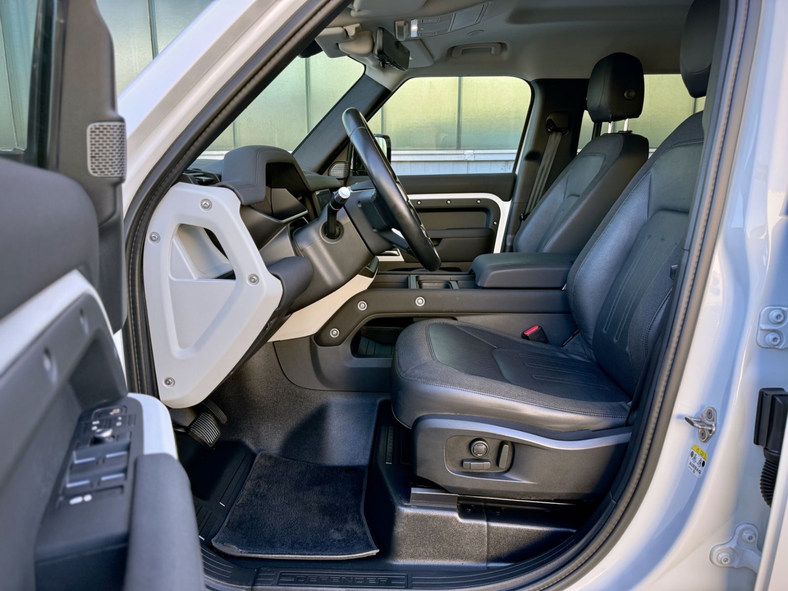 Fahrzeugabbildung Land Rover Defender 110 D240 AWD SE *AHK|OFF-ROAD-PACK|LED*