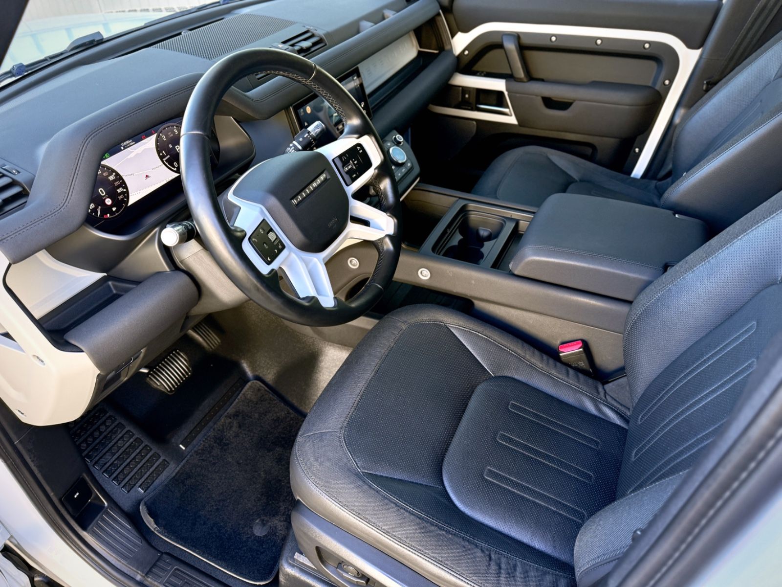 Fahrzeugabbildung Land Rover Defender 110 D240 AWD SE *AHK|OFF-ROAD-PACK|LED*