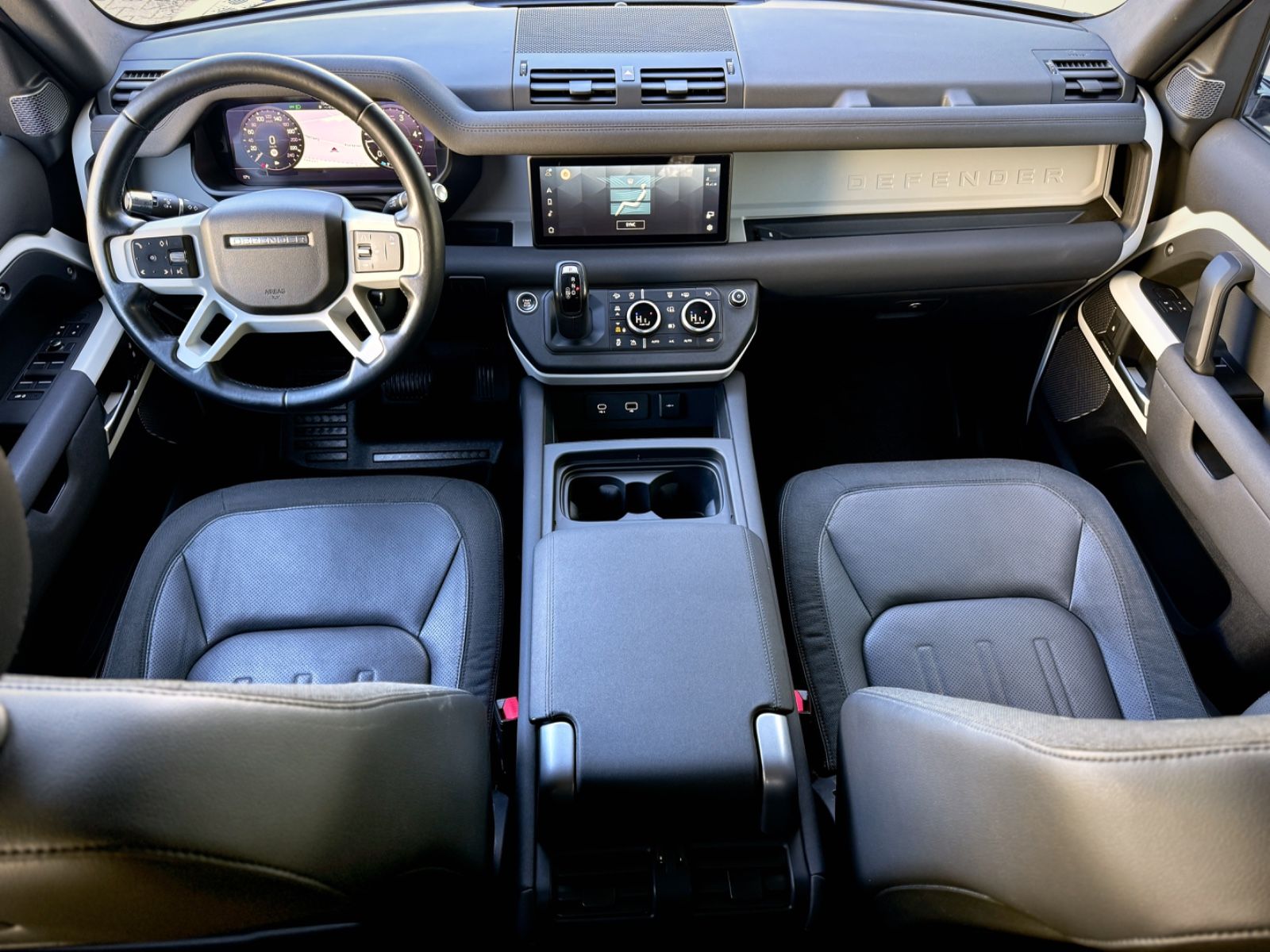 Fahrzeugabbildung Land Rover Defender 110 D240 AWD SE *AHK|OFF-ROAD-PACK|LED*