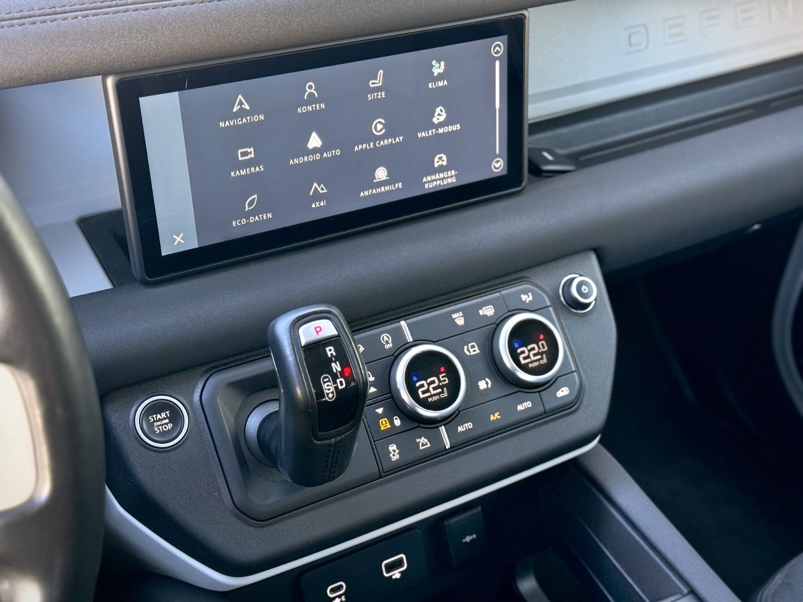 Fahrzeugabbildung Land Rover Defender 110 D240 AWD SE *AHK|OFF-ROAD-PACK|LED*