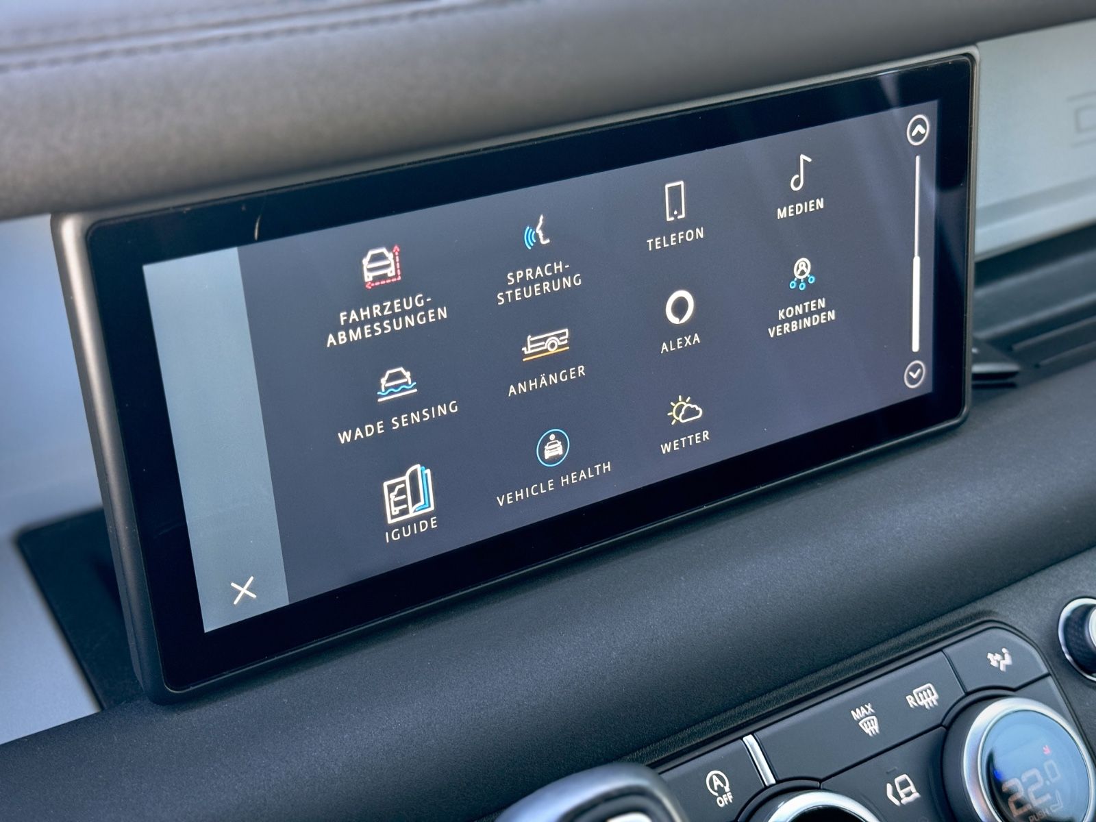 Fahrzeugabbildung Land Rover Defender 110 D240 AWD SE *AHK|OFF-ROAD-PACK|LED*