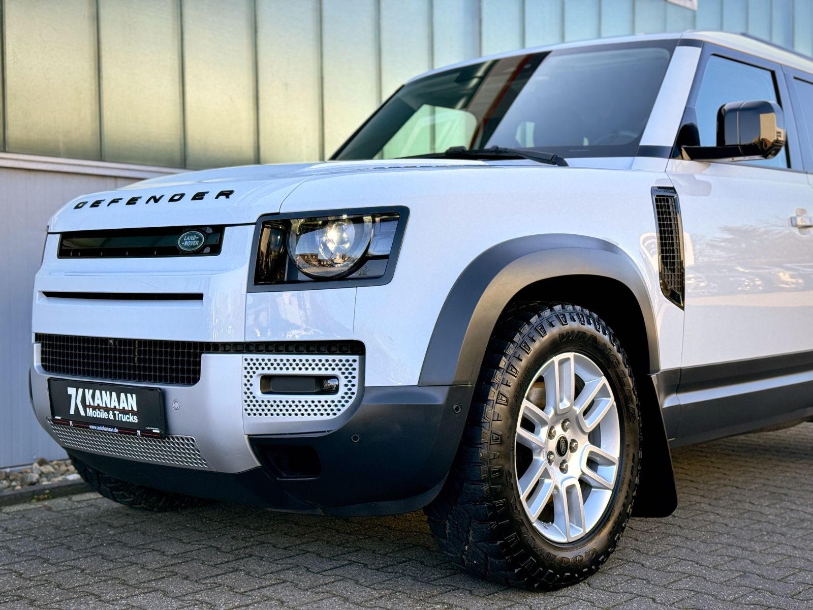 Fahrzeugabbildung Land Rover Defender 110 D240 AWD SE *AHK|OFF-ROAD-PACK|LED*