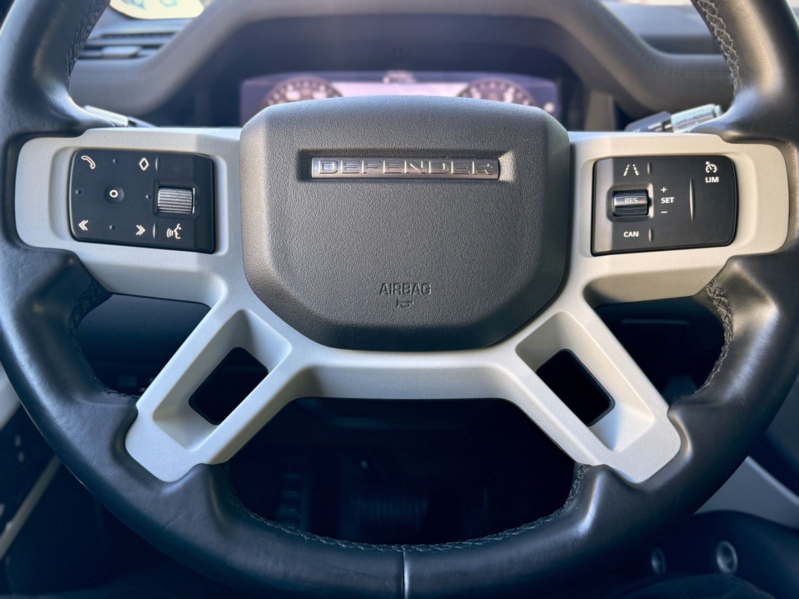 Fahrzeugabbildung Land Rover Defender 110 D240 AWD SE *AHK|OFF-ROAD-PACK|LED*