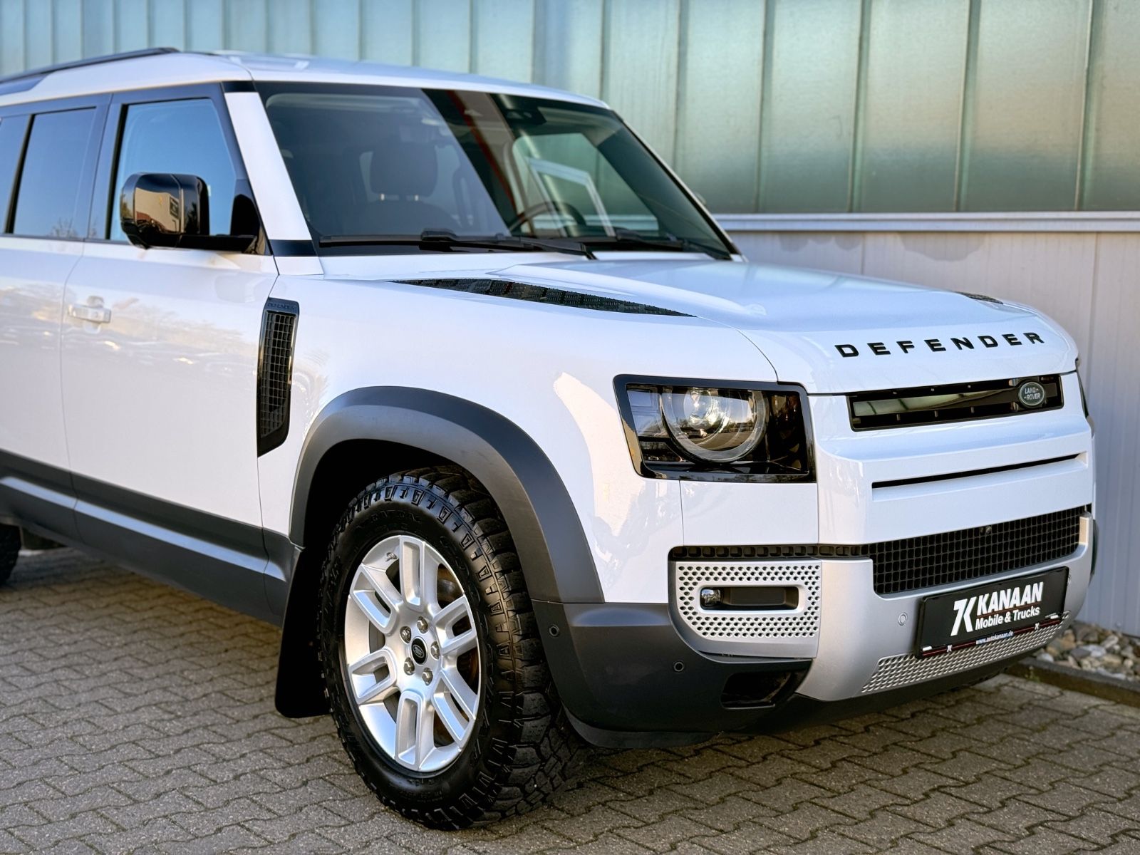 Fahrzeugabbildung Land Rover Defender 110 D240 AWD SE *AHK|OFF-ROAD-PACK|LED*