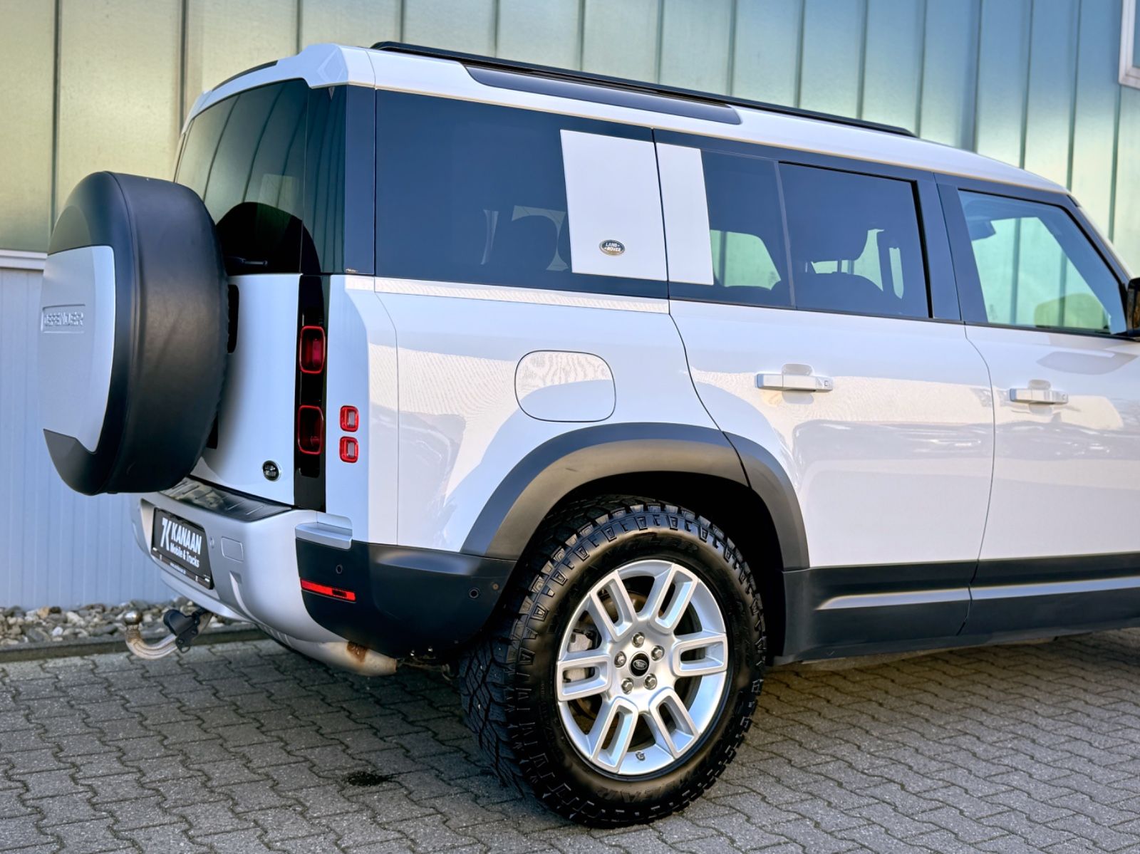 Fahrzeugabbildung Land Rover Defender 110 D240 AWD SE *AHK|OFF-ROAD-PACK|LED*